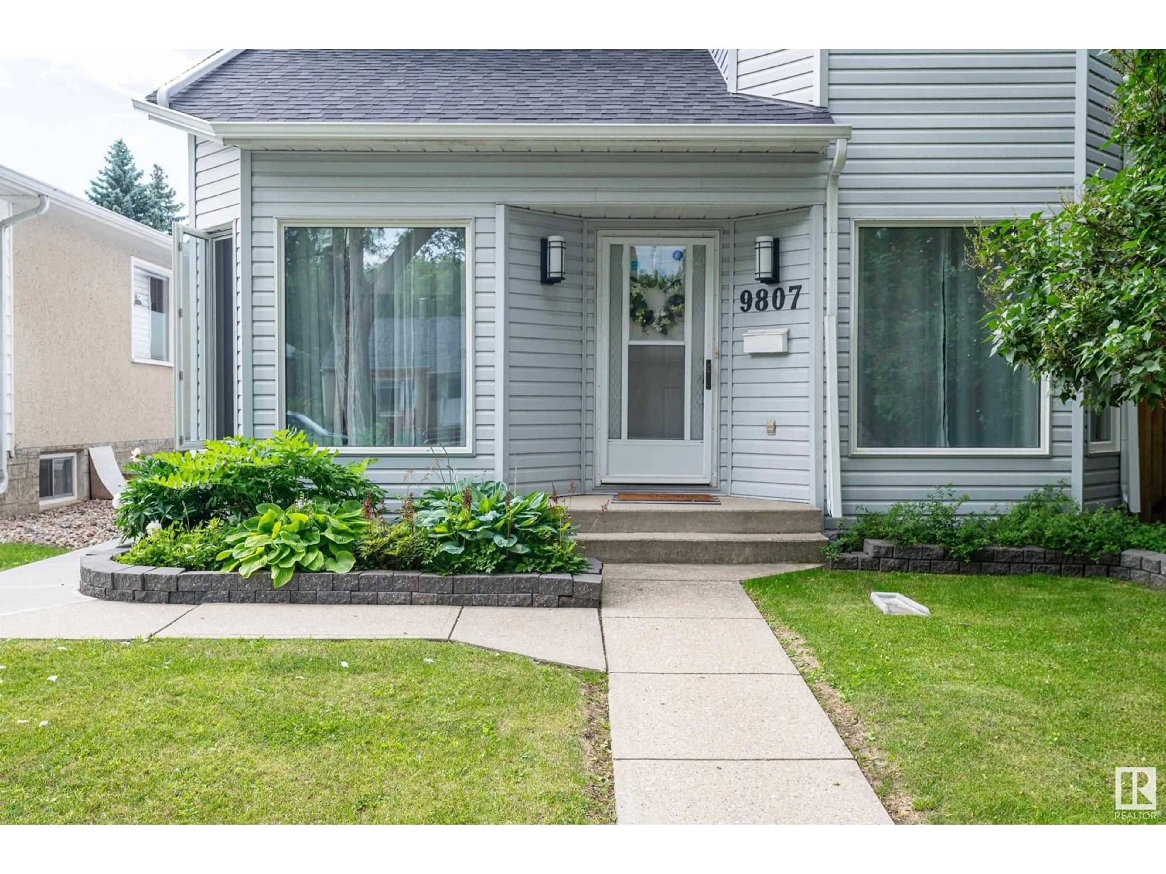 Unknown for 9807 80 AV, Edmonton Alberta T6E1S9