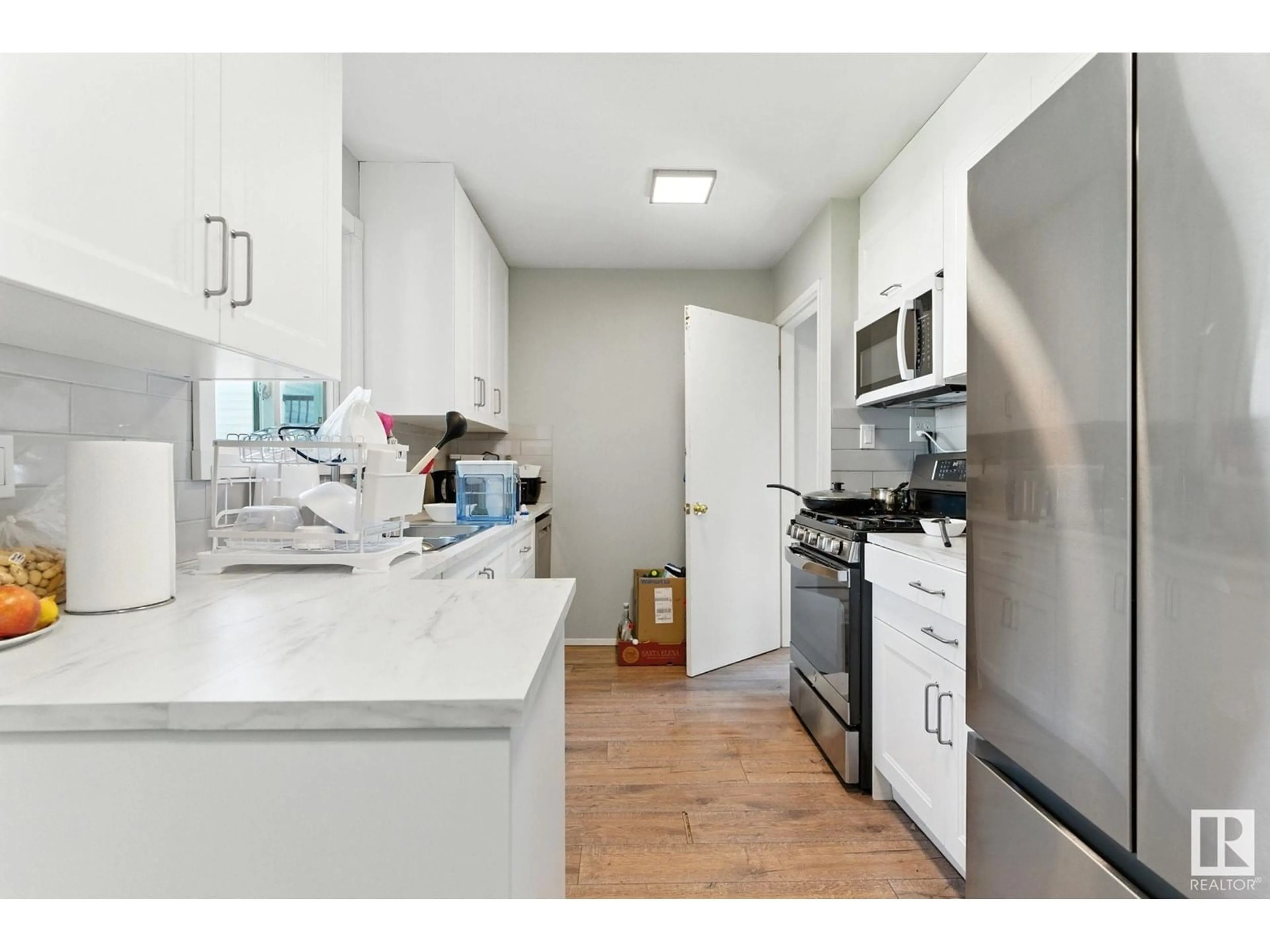 Standard kitchen, unknown for NW - 10505 154 ST, Edmonton Alberta T5P2J1