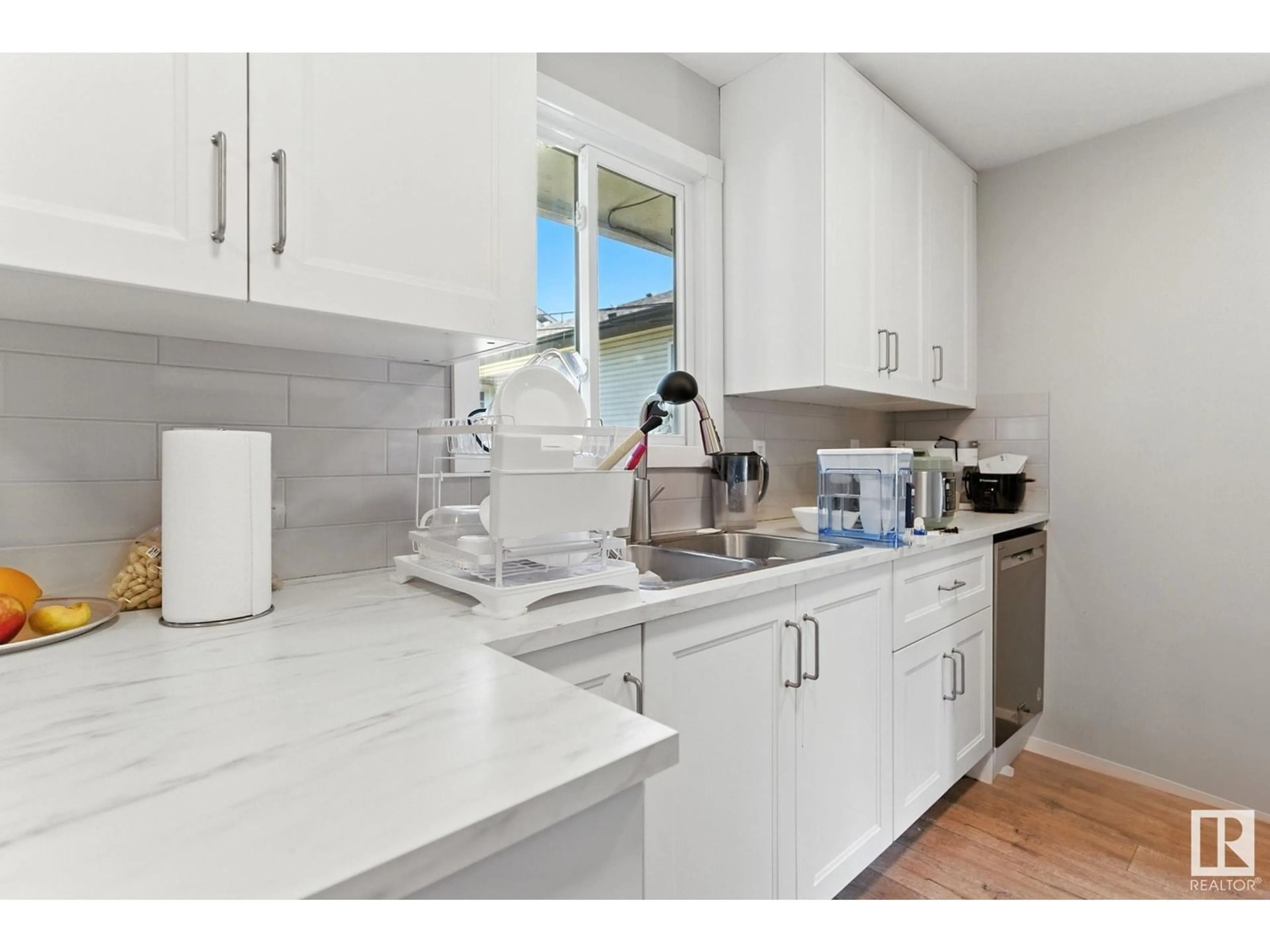 Standard kitchen, unknown for NW - 10505 154 ST, Edmonton Alberta T5P2J1