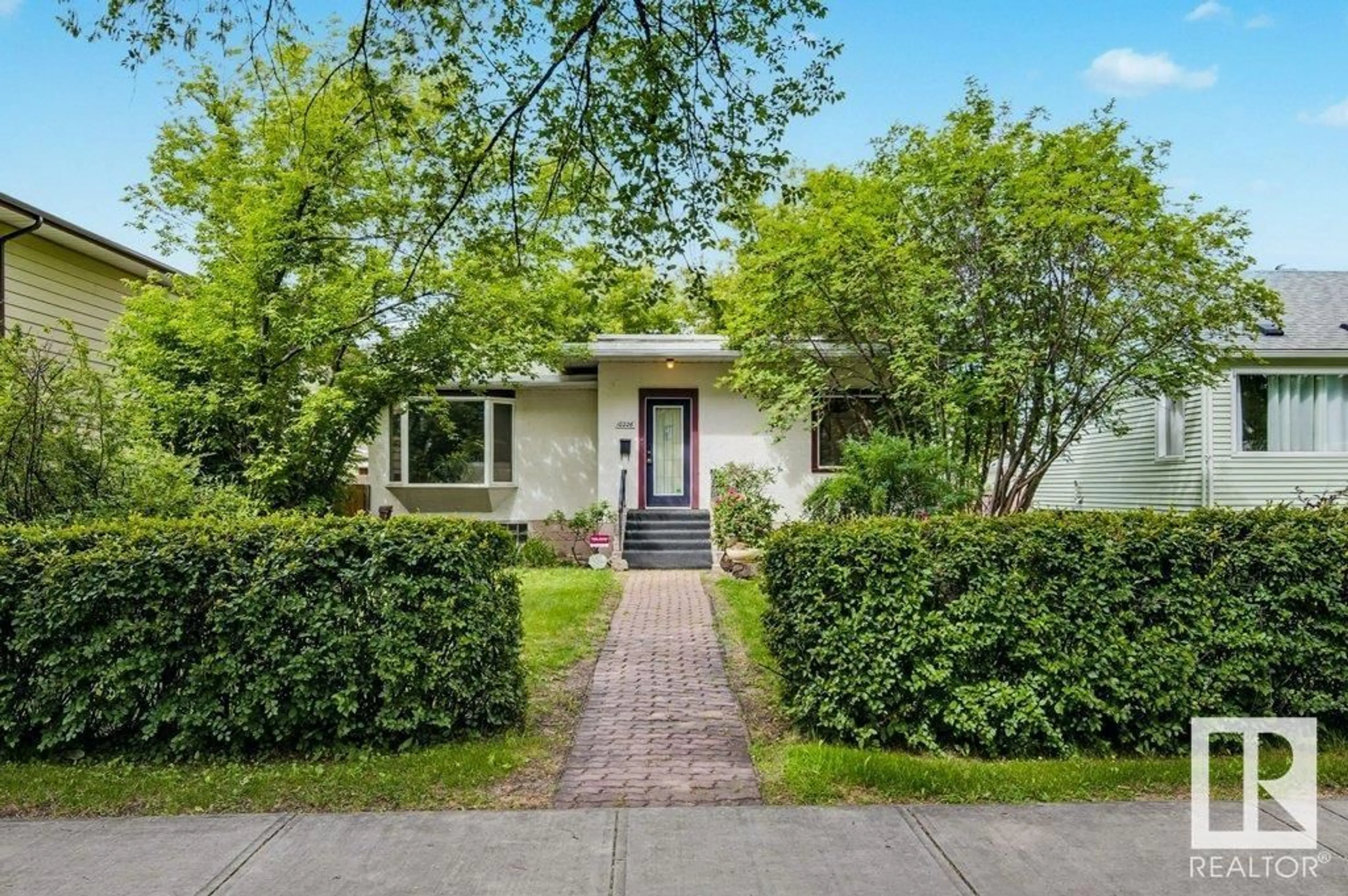 Unknown for 10226 147 ST, Edmonton Alberta T5N3B9