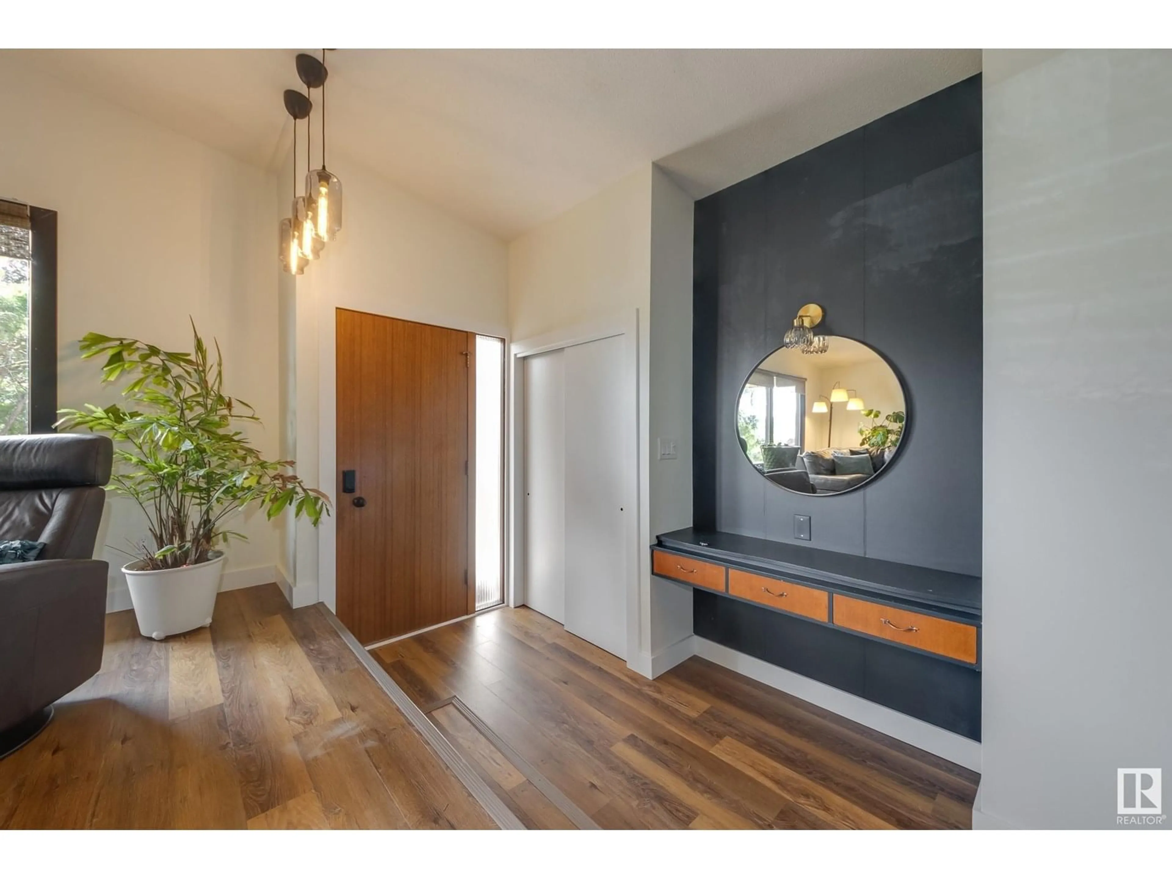 Indoor entryway for 8407 75 ST, Edmonton Alberta T6C2H1