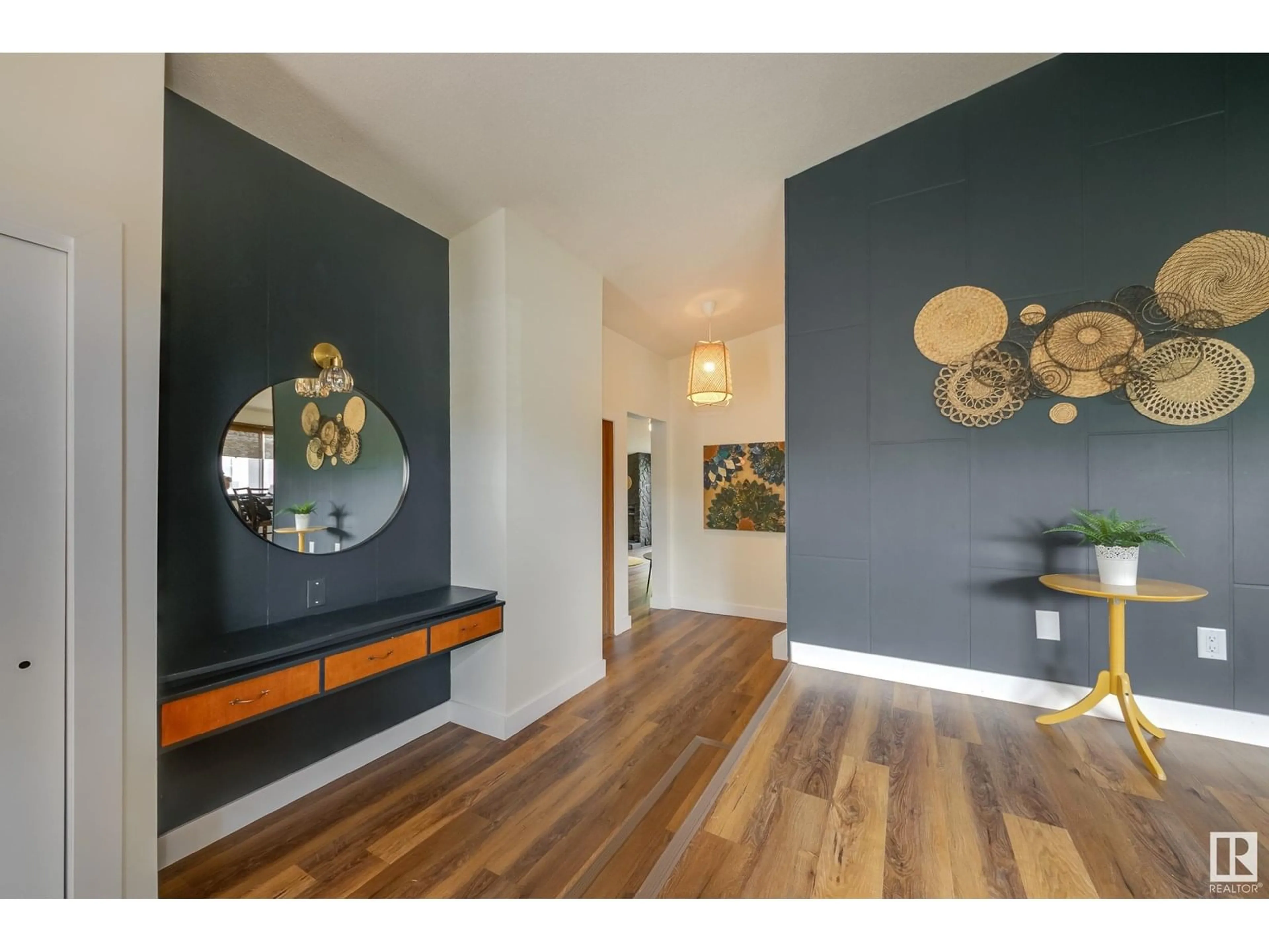 Indoor entryway for 8407 75 ST, Edmonton Alberta T6C2H1