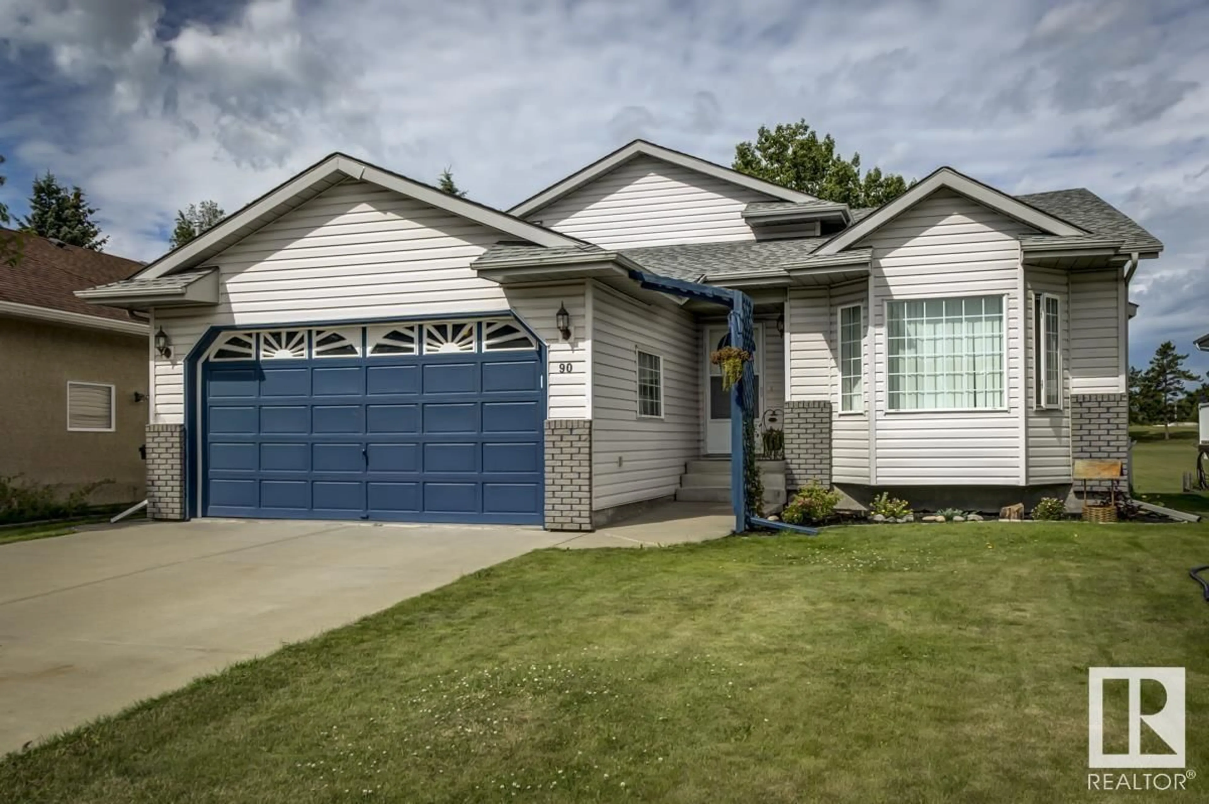 Home with vinyl exterior material, street for 90 HIGHWOOD BA, Devon Alberta T9G1W1
