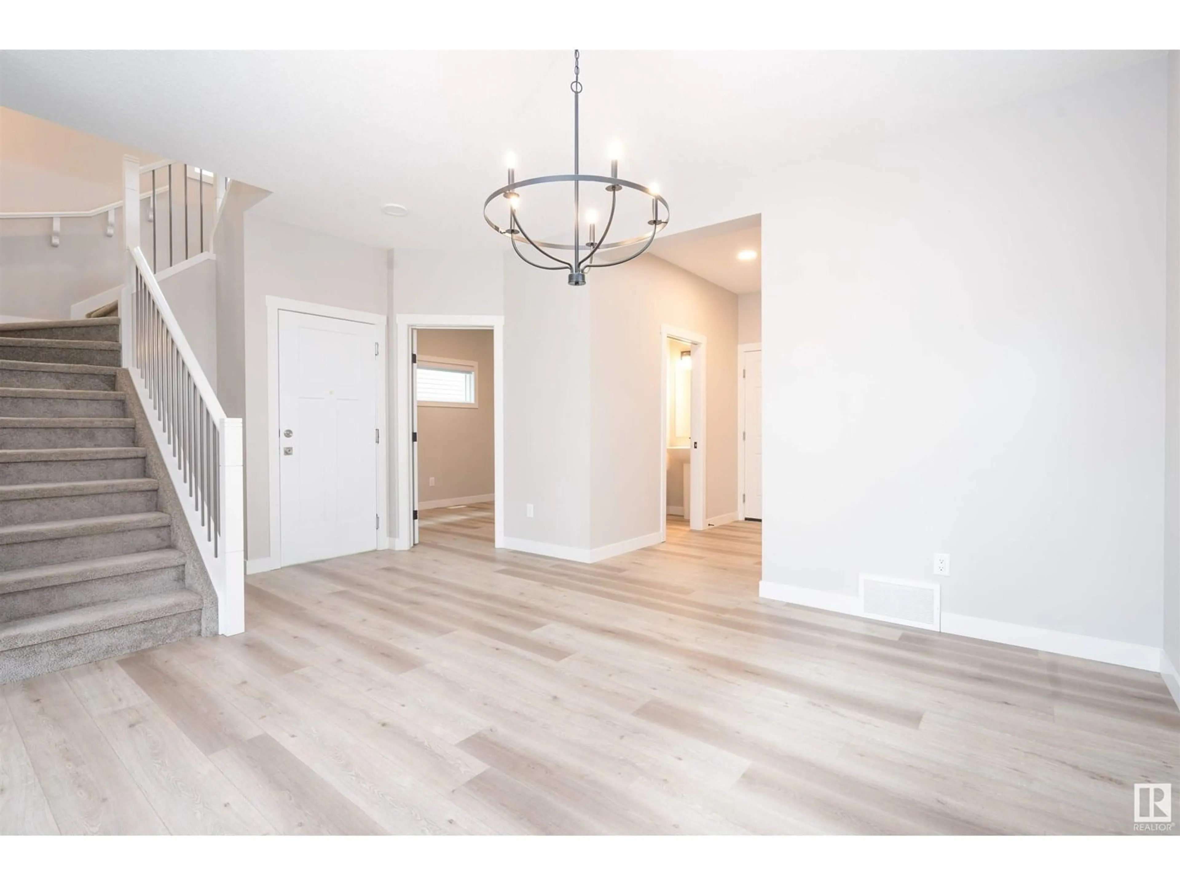 Indoor entryway for 17607 48ST NW, Edmonton Alberta T5Y0N4
