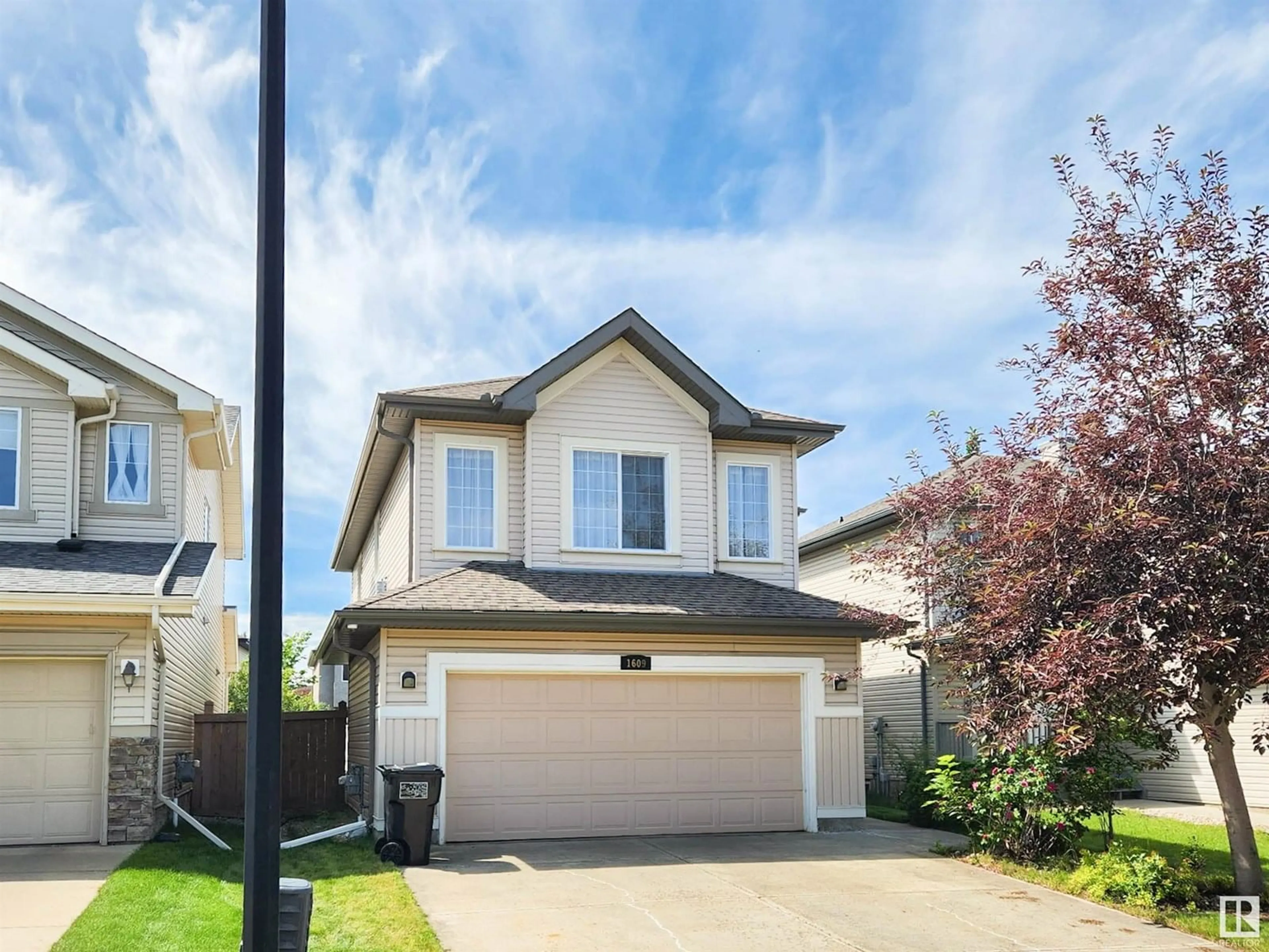 Home with vinyl exterior material, street for 1609 HODGSON CO, Edmonton Alberta T6R3R5