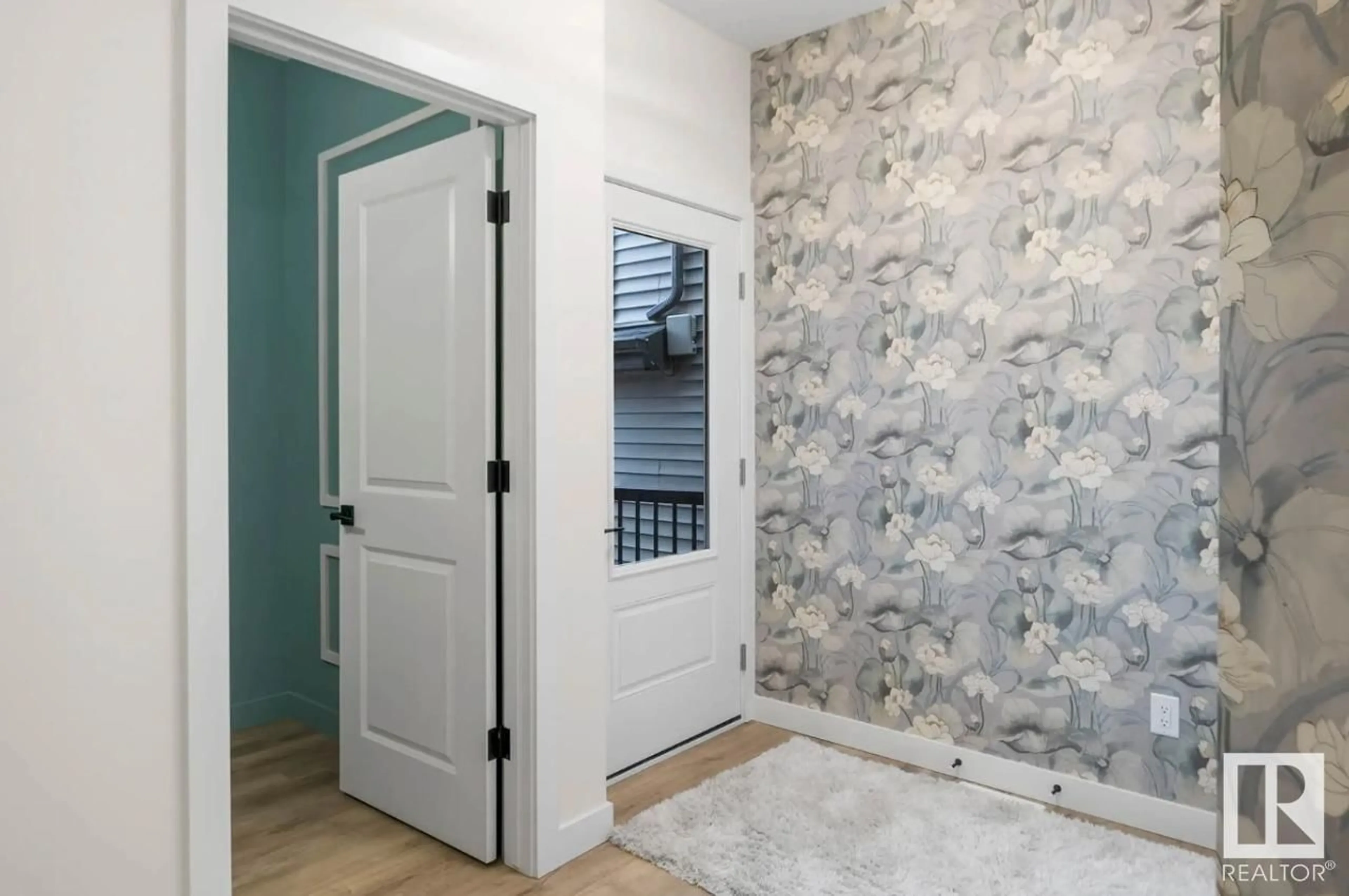 Indoor entryway for 2815 5 AV, Edmonton Alberta T6X1A7