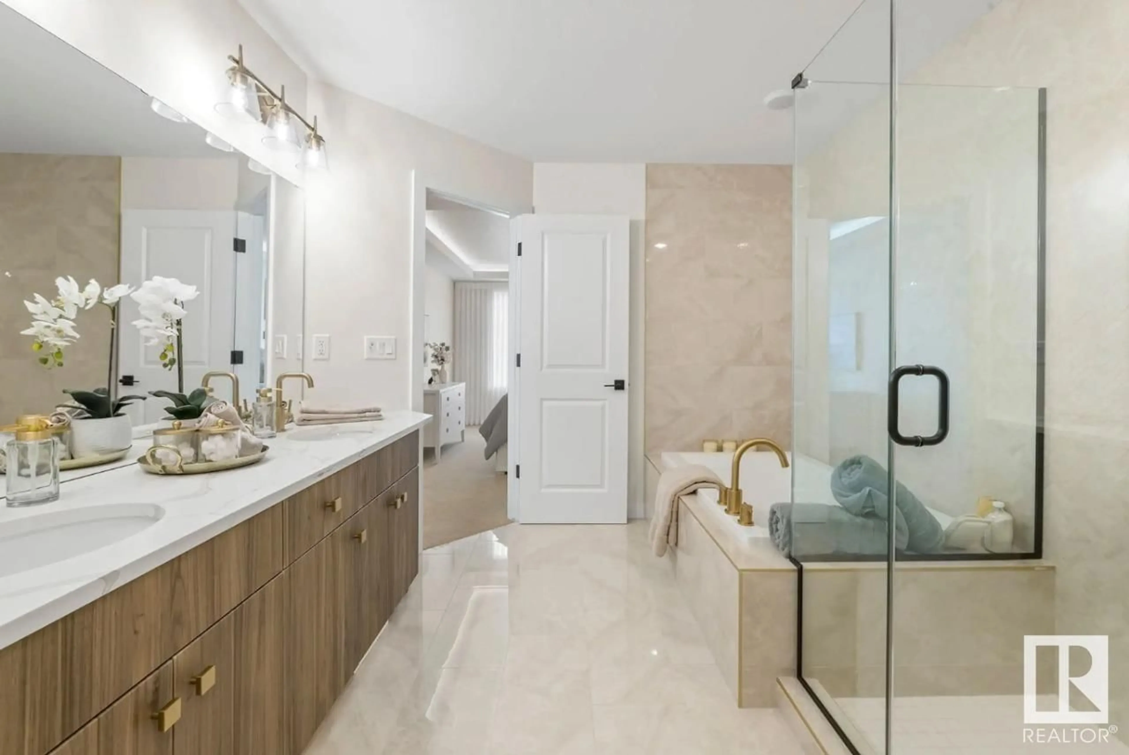 Contemporary bathroom, ceramic/tile floor for 2815 5 AV, Edmonton Alberta T6X1A7
