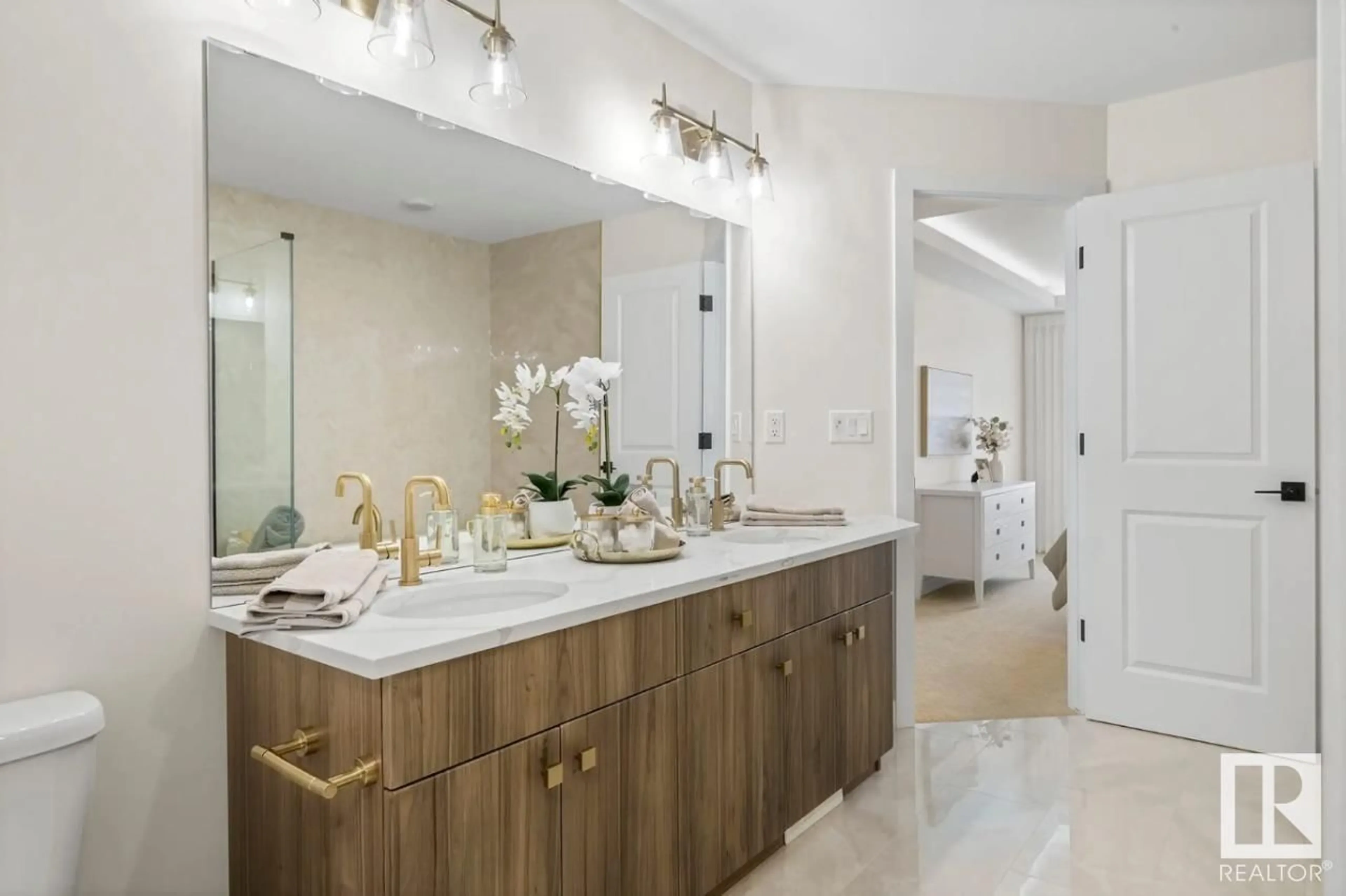 Contemporary bathroom, ceramic/tile floor for 2815 5 AV, Edmonton Alberta T6X1A7