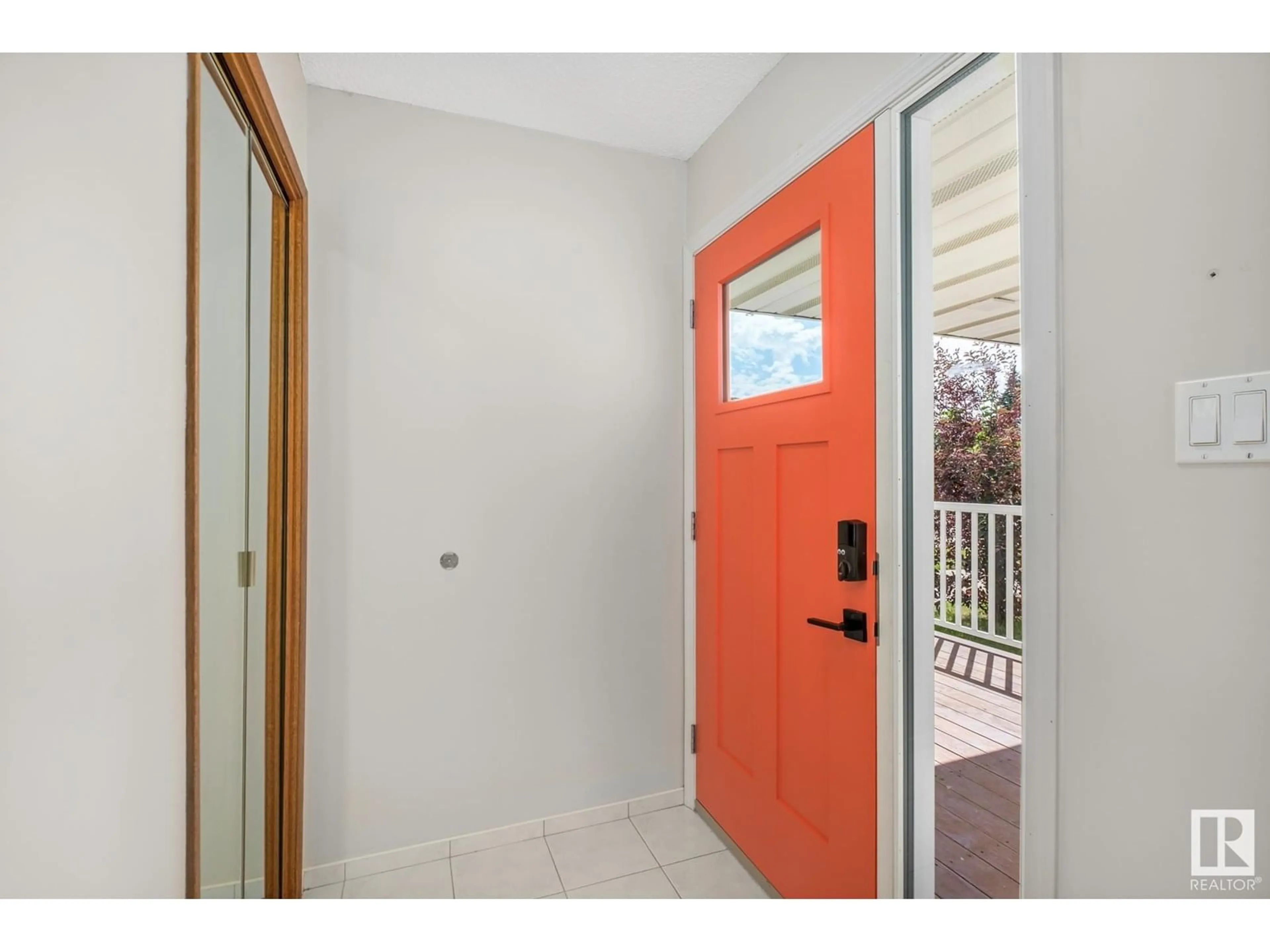 Indoor entryway for NW - 1219 85 ST, Edmonton Alberta T6K1X7