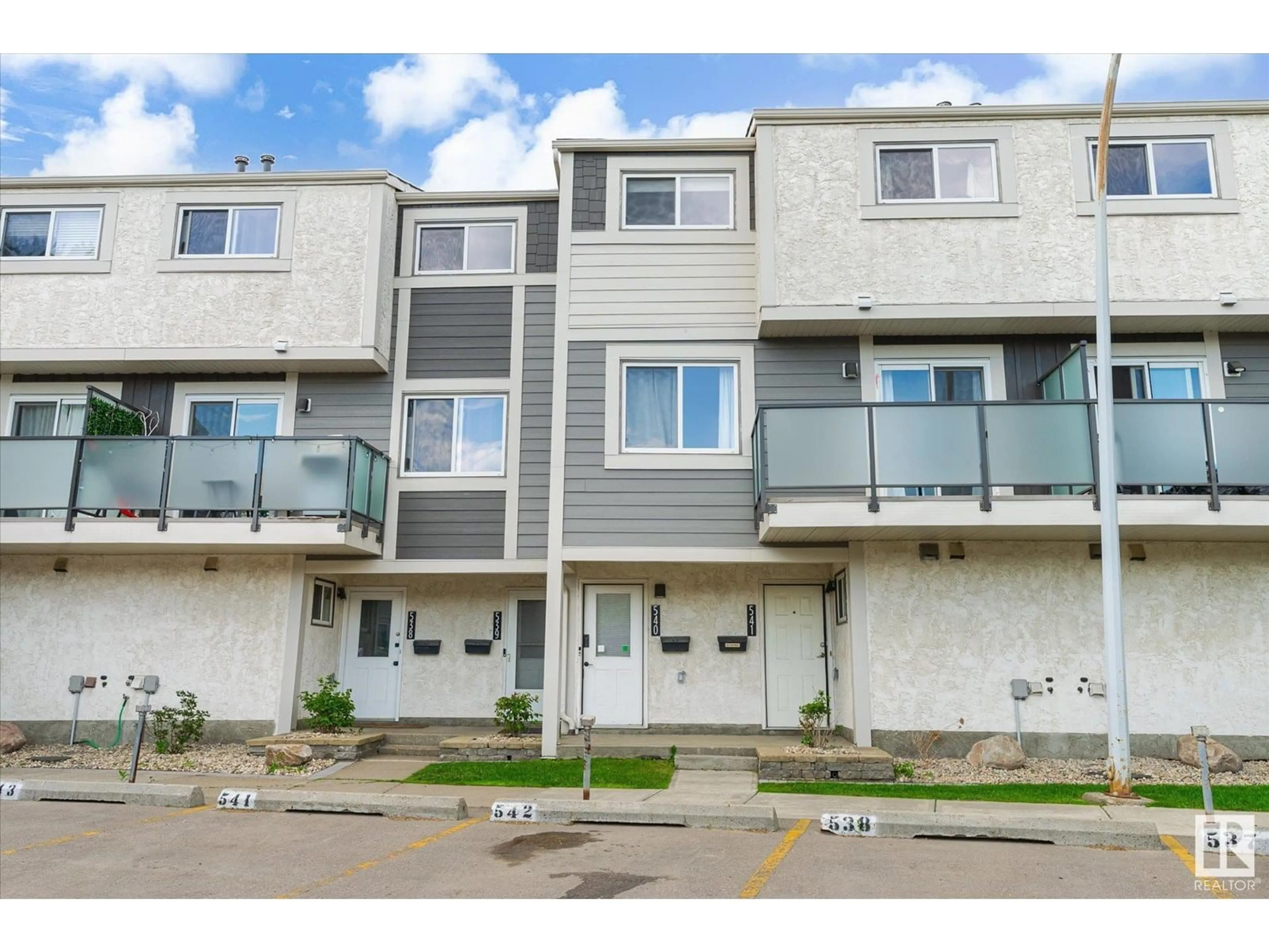 Unknown for 540 WILLOW CO, Edmonton Alberta T5L2K7