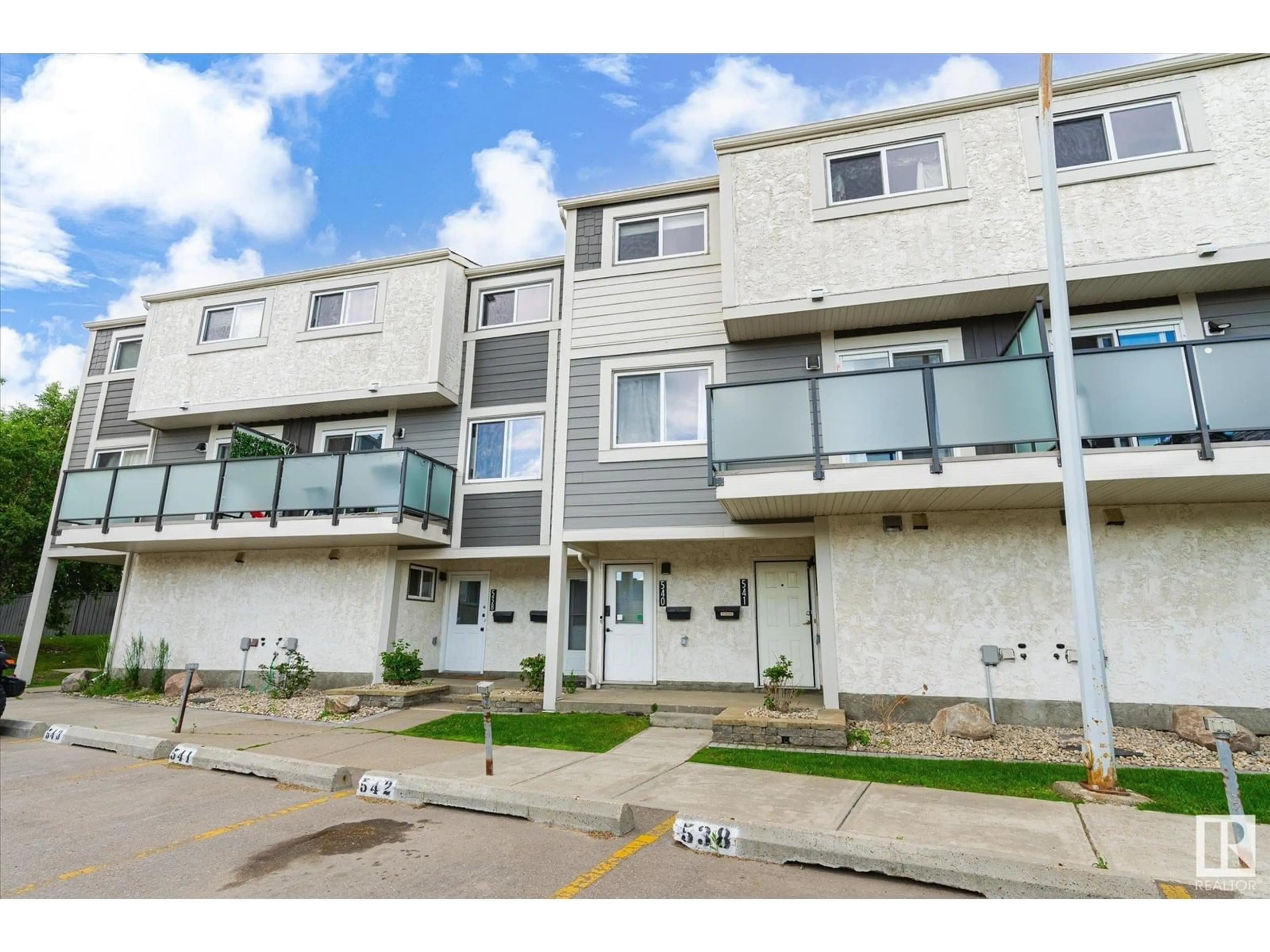 Unknown for 540 WILLOW CO, Edmonton Alberta T5L2K7
