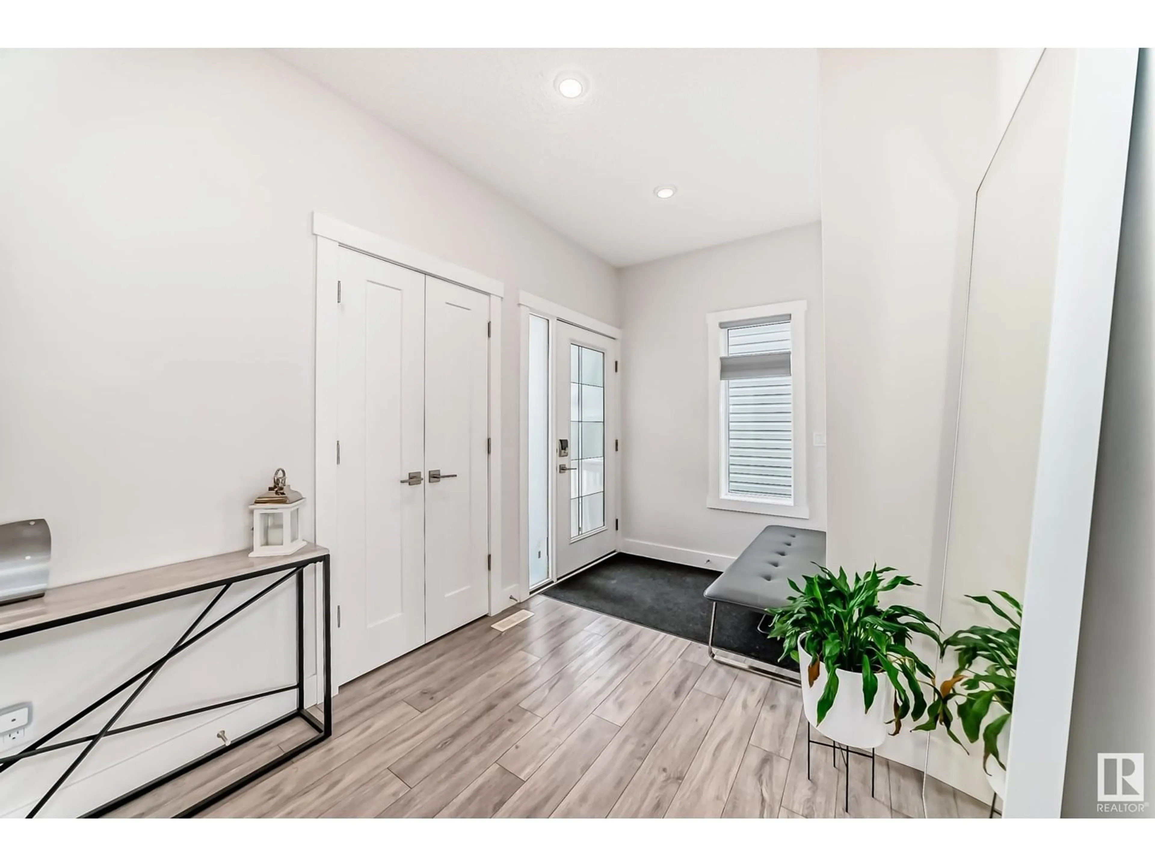 Indoor entryway for 5705 ALLBRIGHT CO, Edmonton Alberta T6W3T9