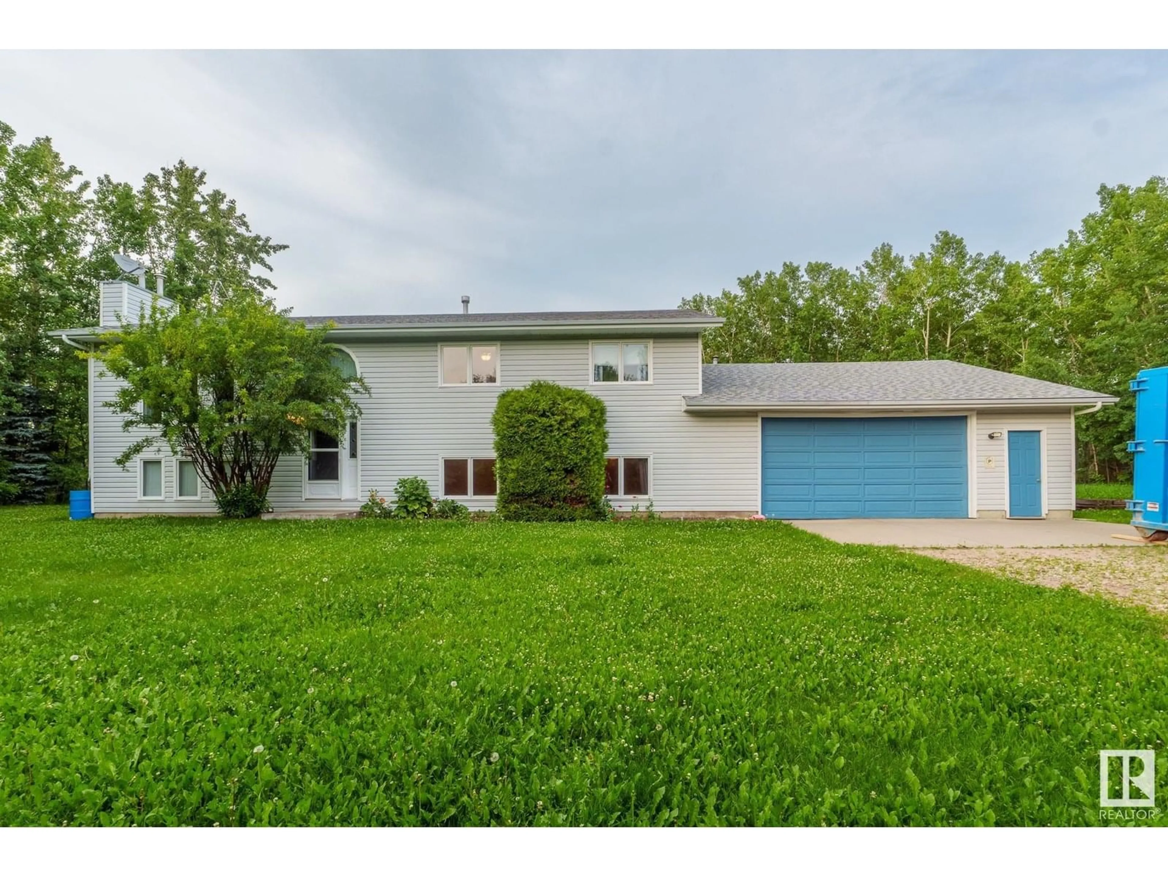 A pic from outside/outdoor area/front of a property/back of a property/a pic from drone, street for 51112 - 194 RGE ROAD 222, Rural Strathcona County Alberta T8C1G9