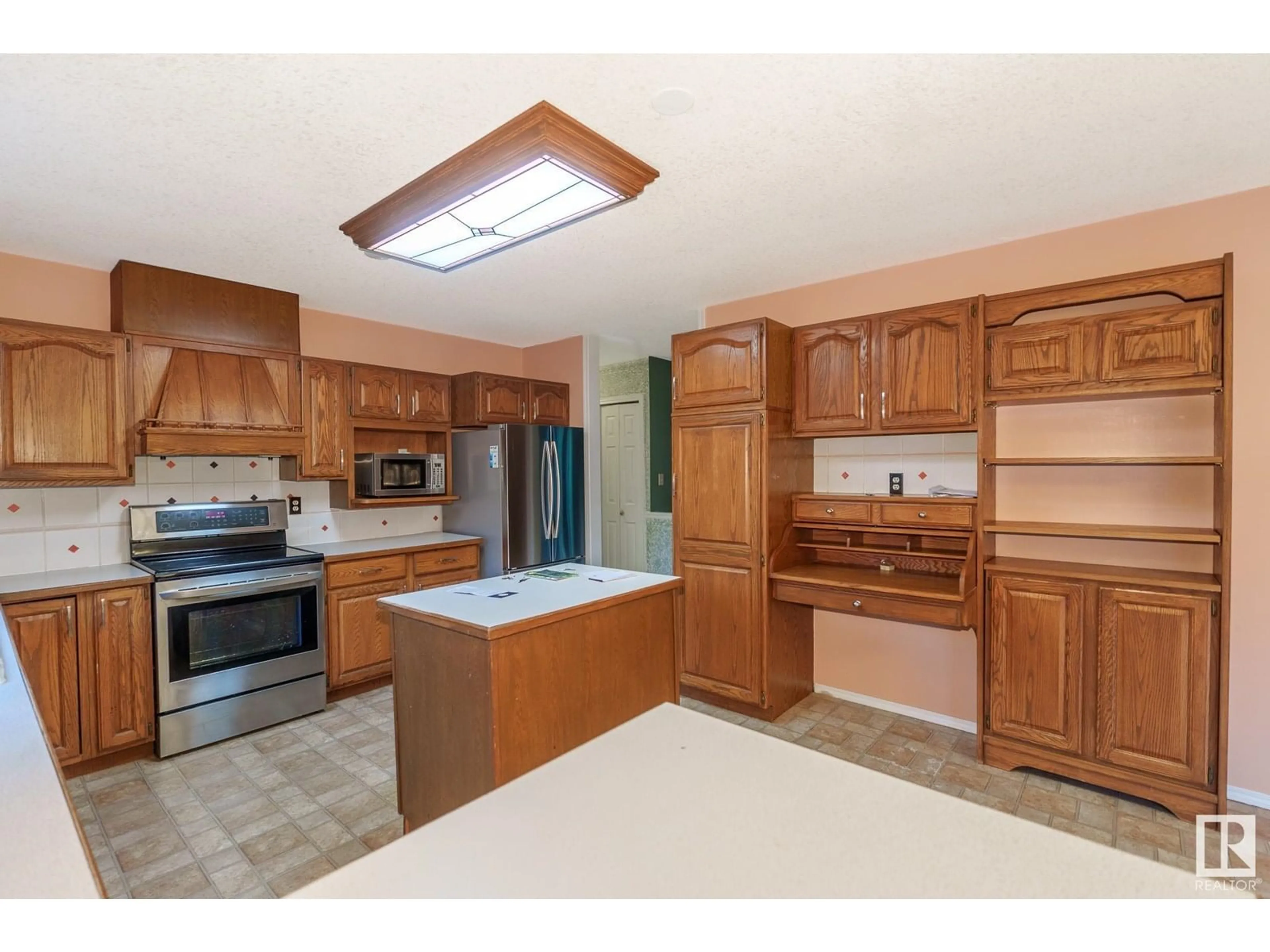 Standard kitchen, unknown for 51112 - 194 RGE ROAD 222, Rural Strathcona County Alberta T8C1G9