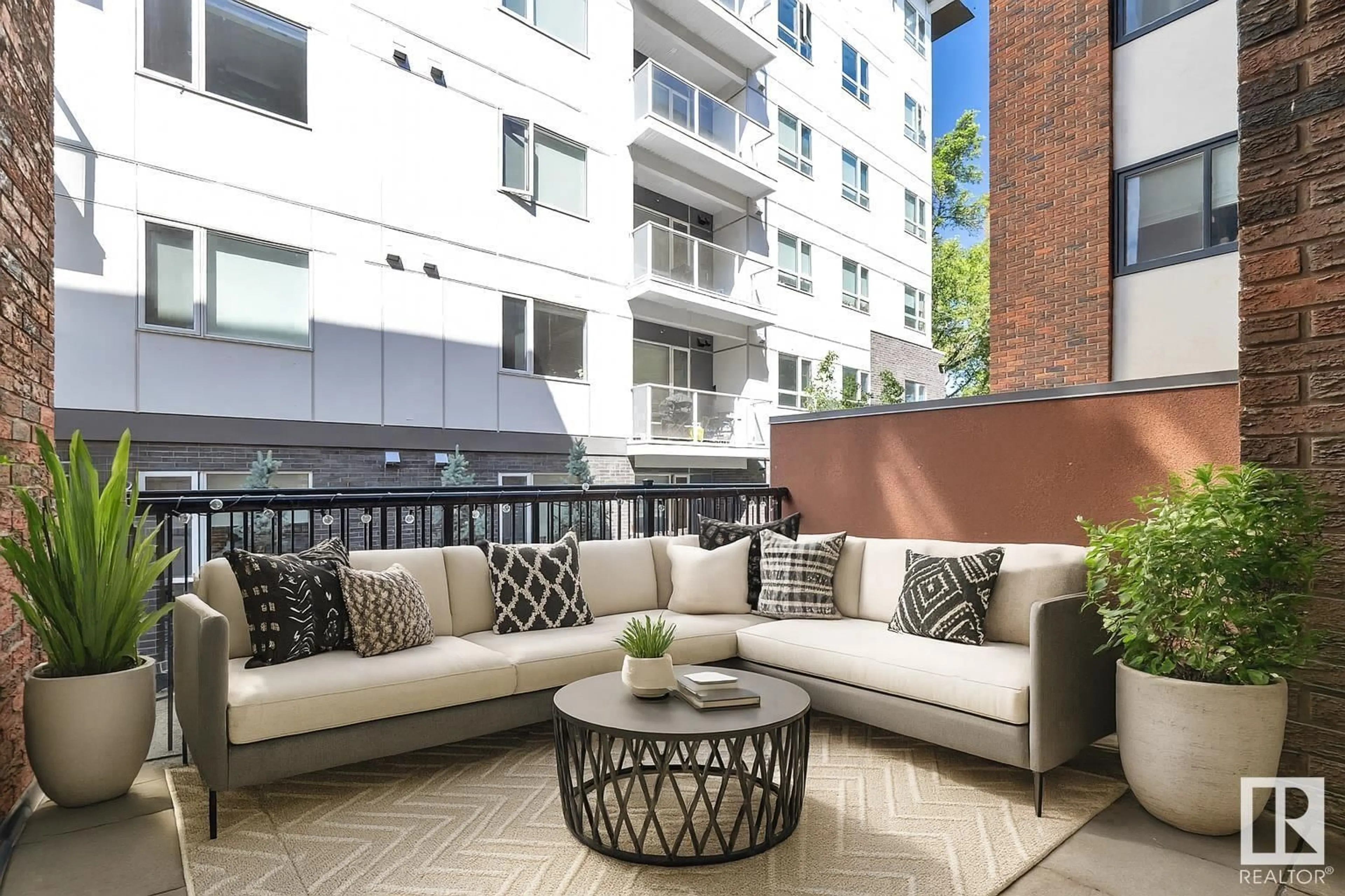 Patio, street for #105 - 11011 86 AV, Edmonton Alberta T6G0X1