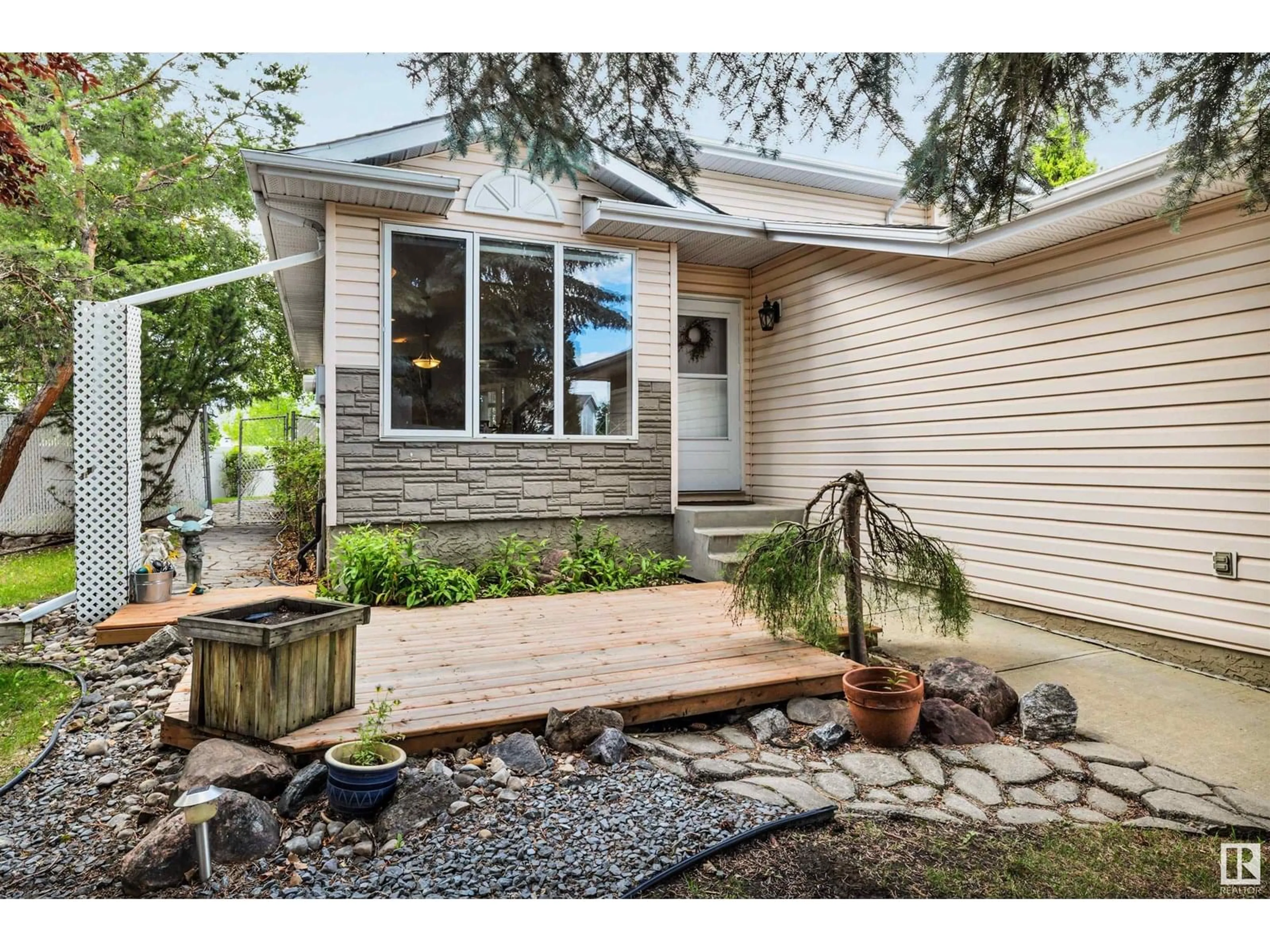 Home with vinyl exterior material, street for 3932 131 AV, Edmonton Alberta T5A4Y6