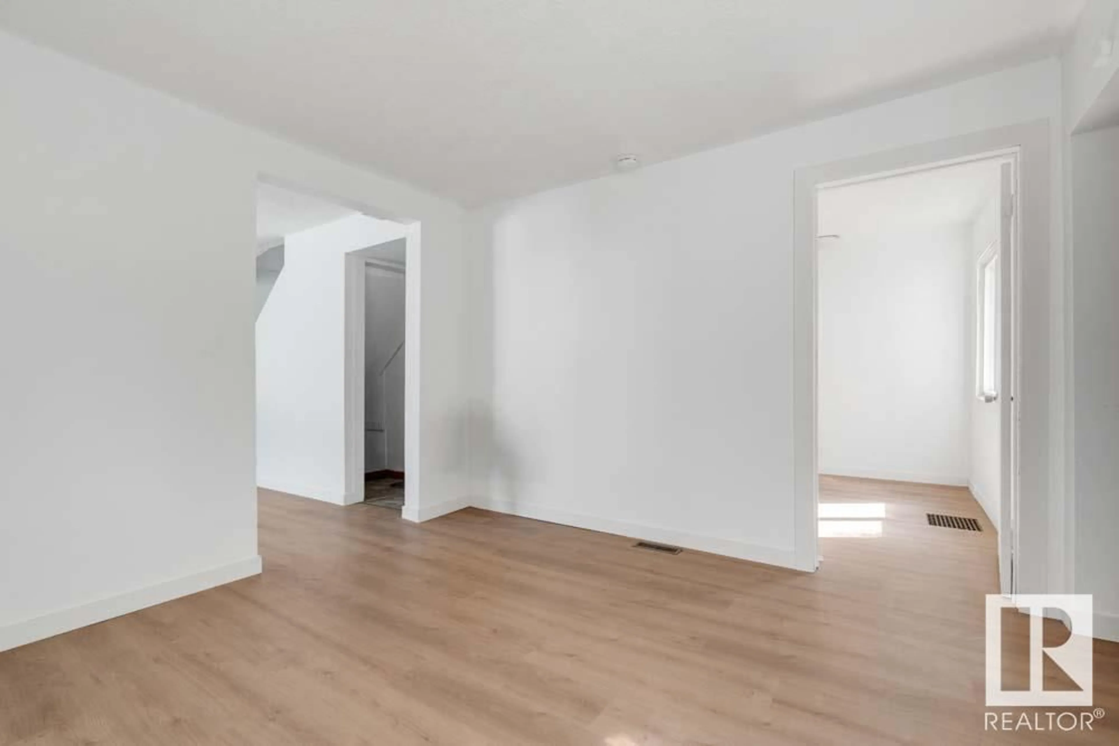 A pic of a room for 12209 92 ST, Edmonton Alberta T5G1B4