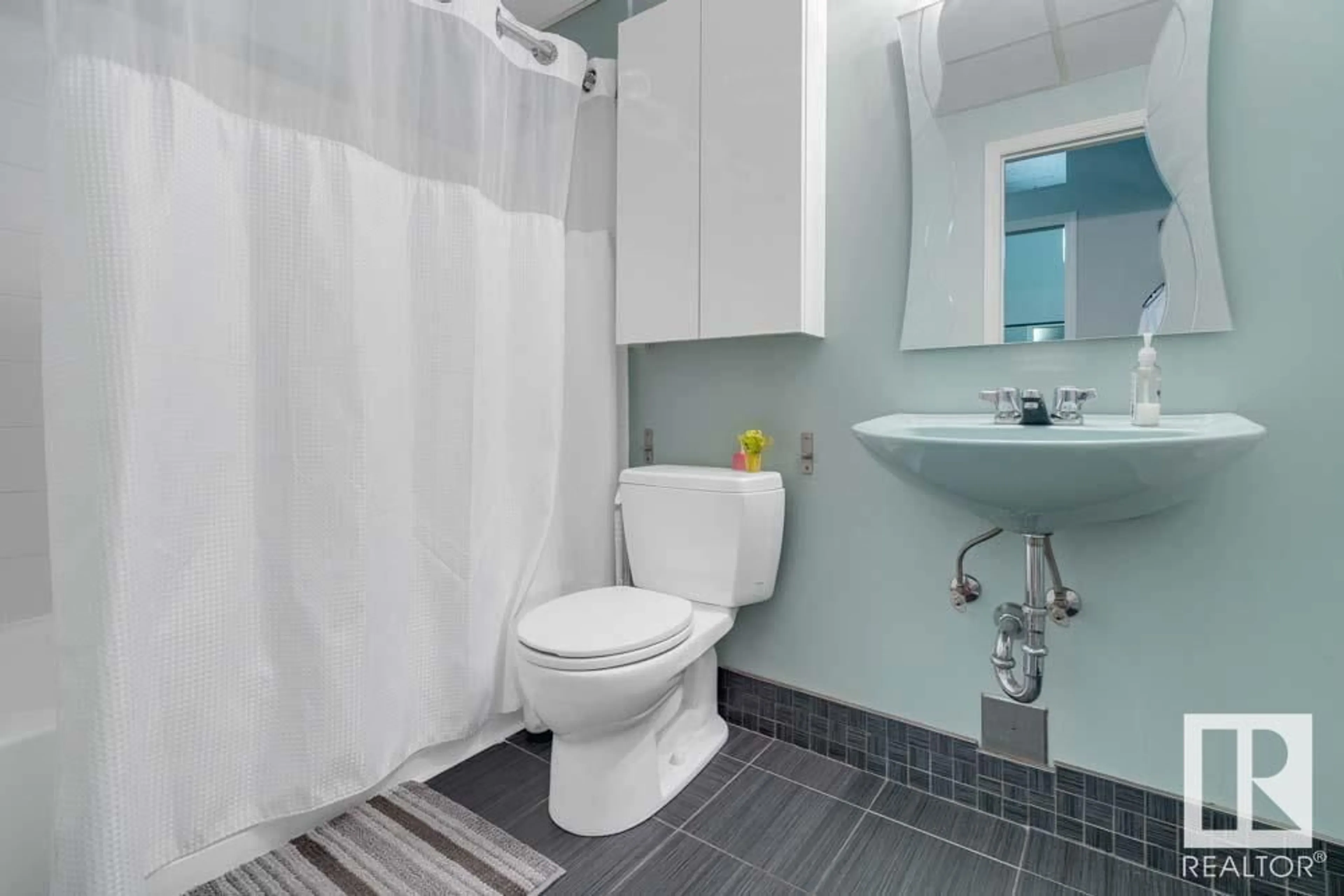 Standard bathroom, ceramic/tile floor for 10024 - 710 JASPER AV, Edmonton Alberta T5J1R9