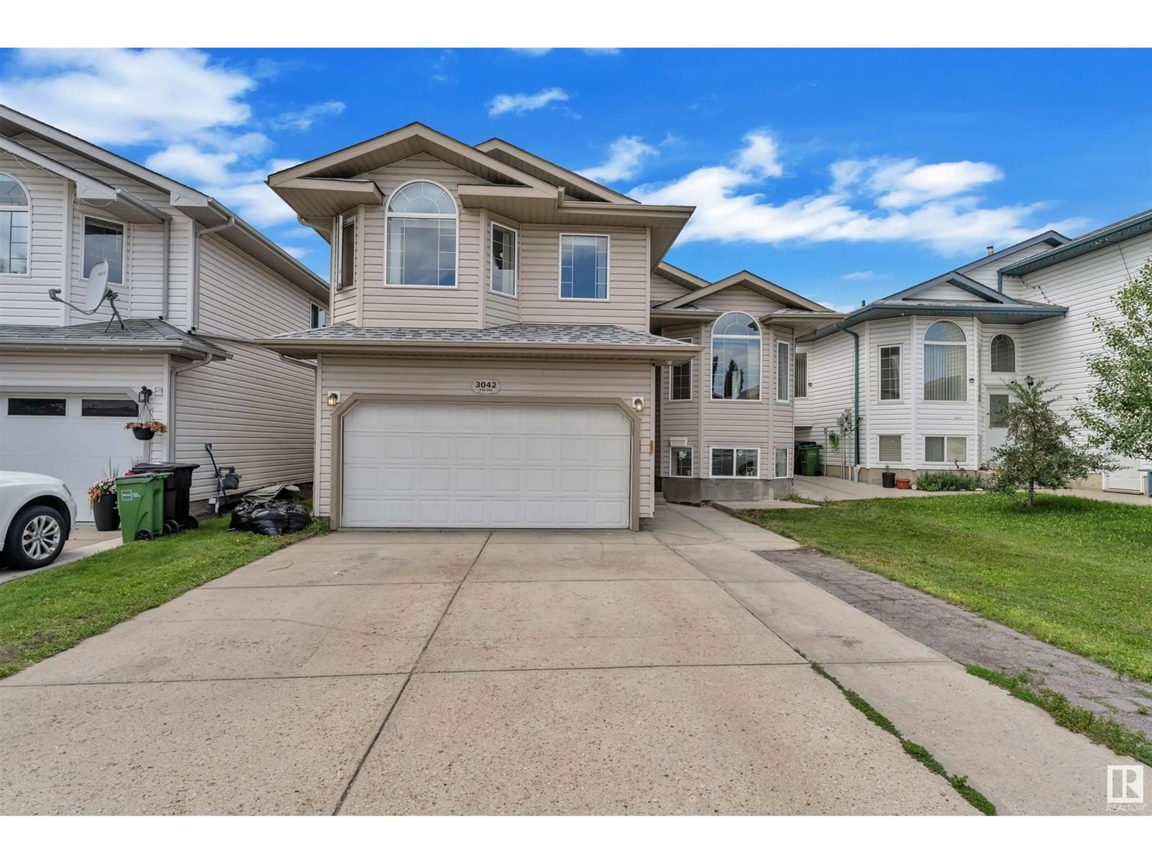 Home with vinyl exterior material, street for 3042 34A AV, Edmonton Alberta T6T1W6