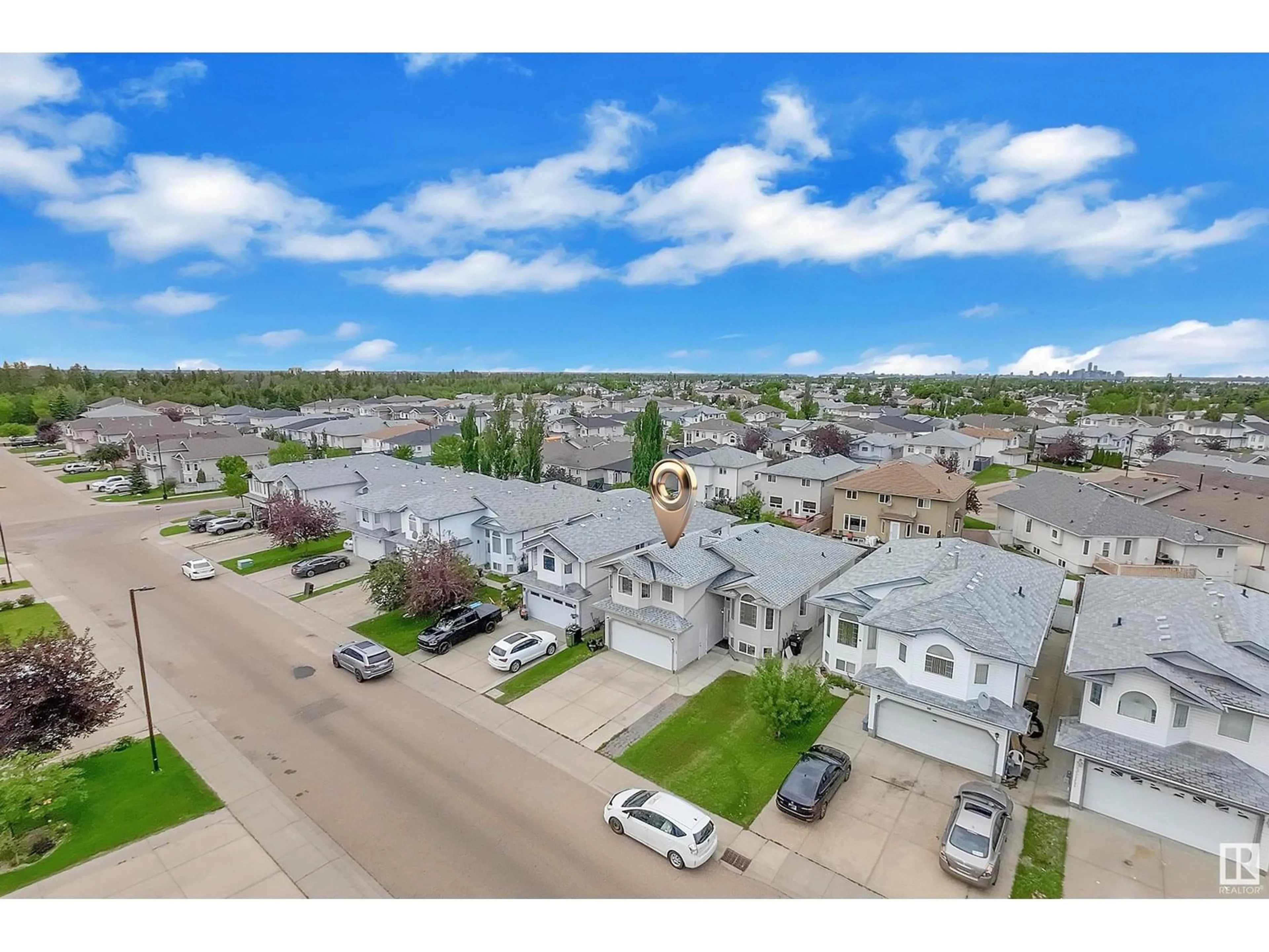 A pic from outside/outdoor area/front of a property/back of a property/a pic from drone, street for 3042 34A AV, Edmonton Alberta T6T1W6