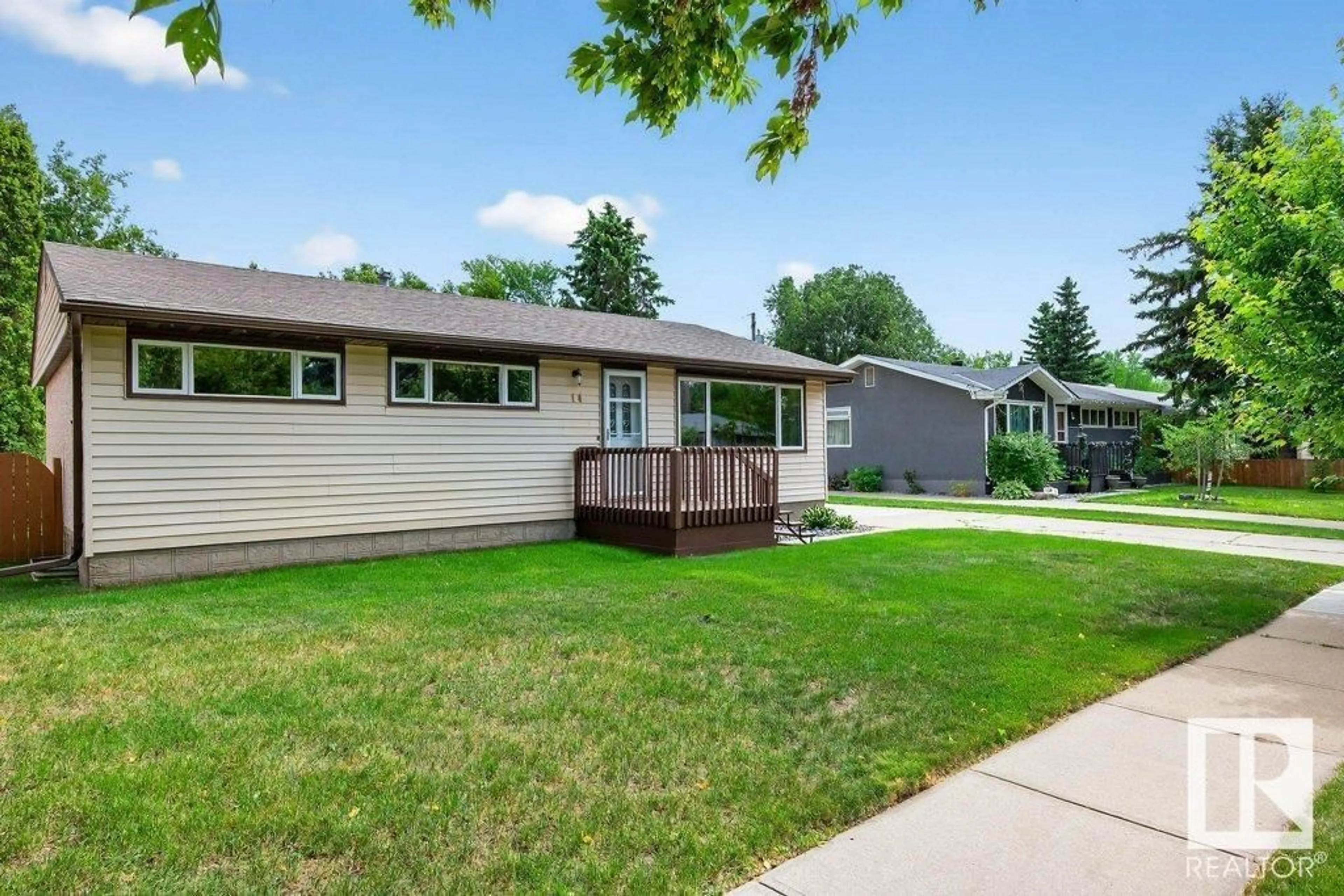 Home with vinyl exterior material, street for 14 SUNNYSIDE CR, St. Albert Alberta T8N0J5