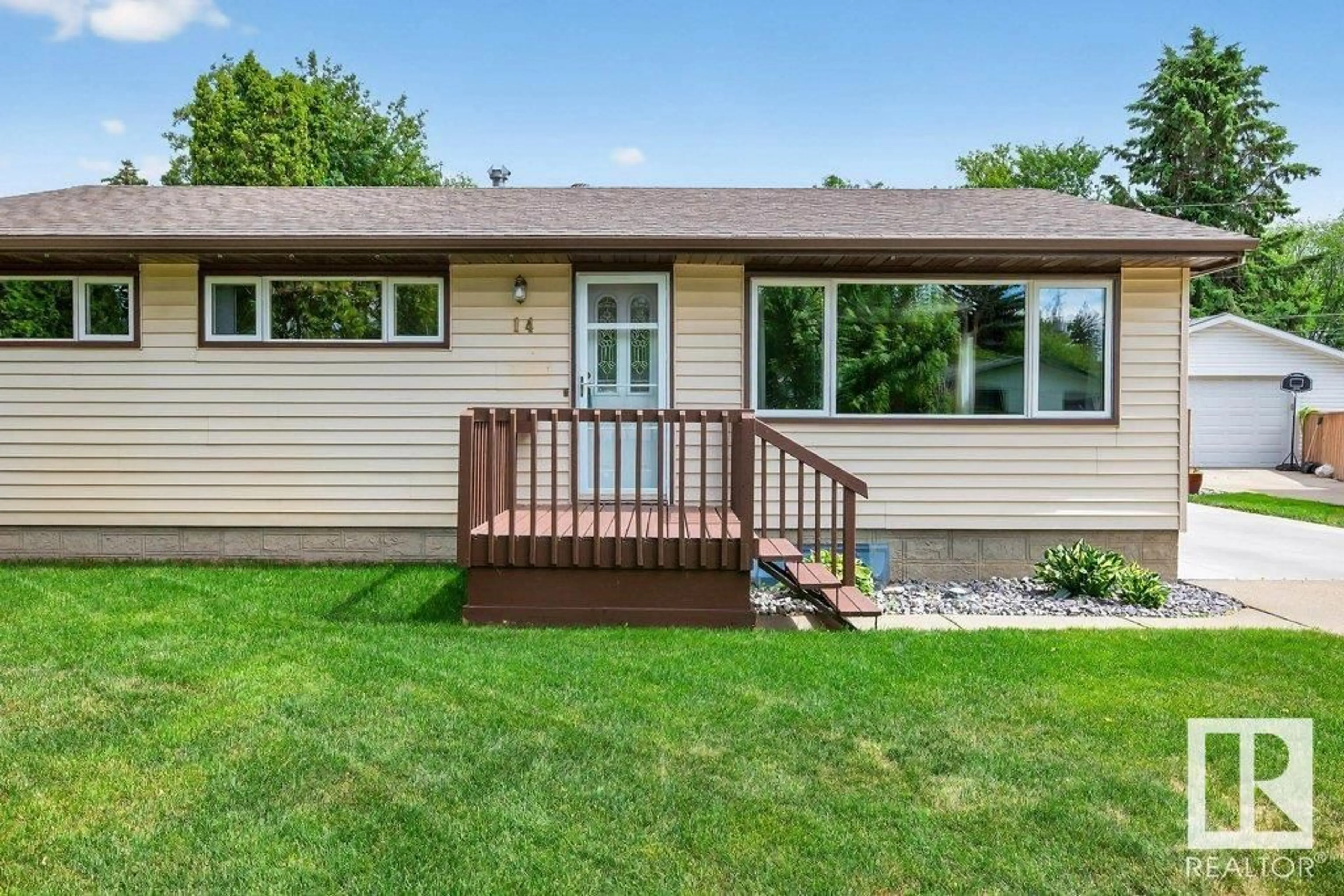 Home with vinyl exterior material, street for 14 SUNNYSIDE CR, St. Albert Alberta T8N0J5