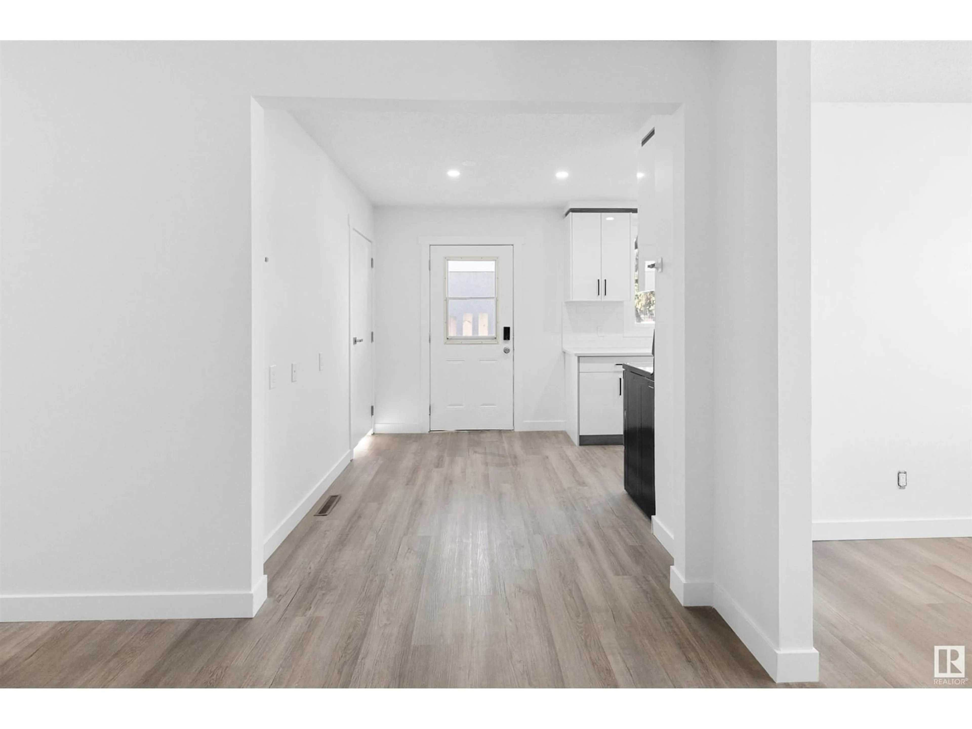 Indoor entryway for NW - 13435 101 ST, Edmonton Alberta T5E4G5