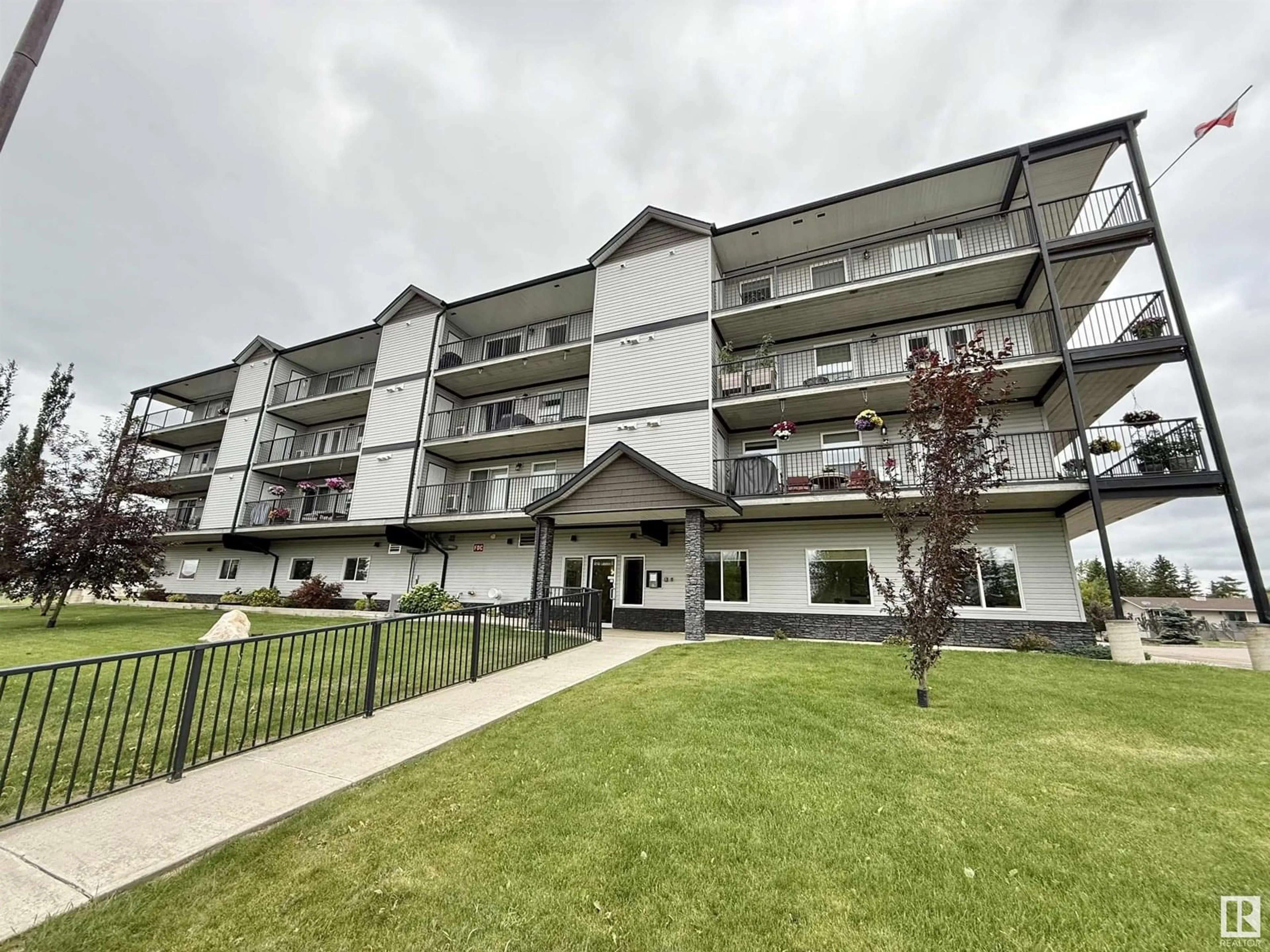 A pic from outside/outdoor area/front of a property/back of a property/a pic from drone, unknown for 204 - 4614A LAKESHORE DRIVE, St. Paul Town Alberta T0A3A3