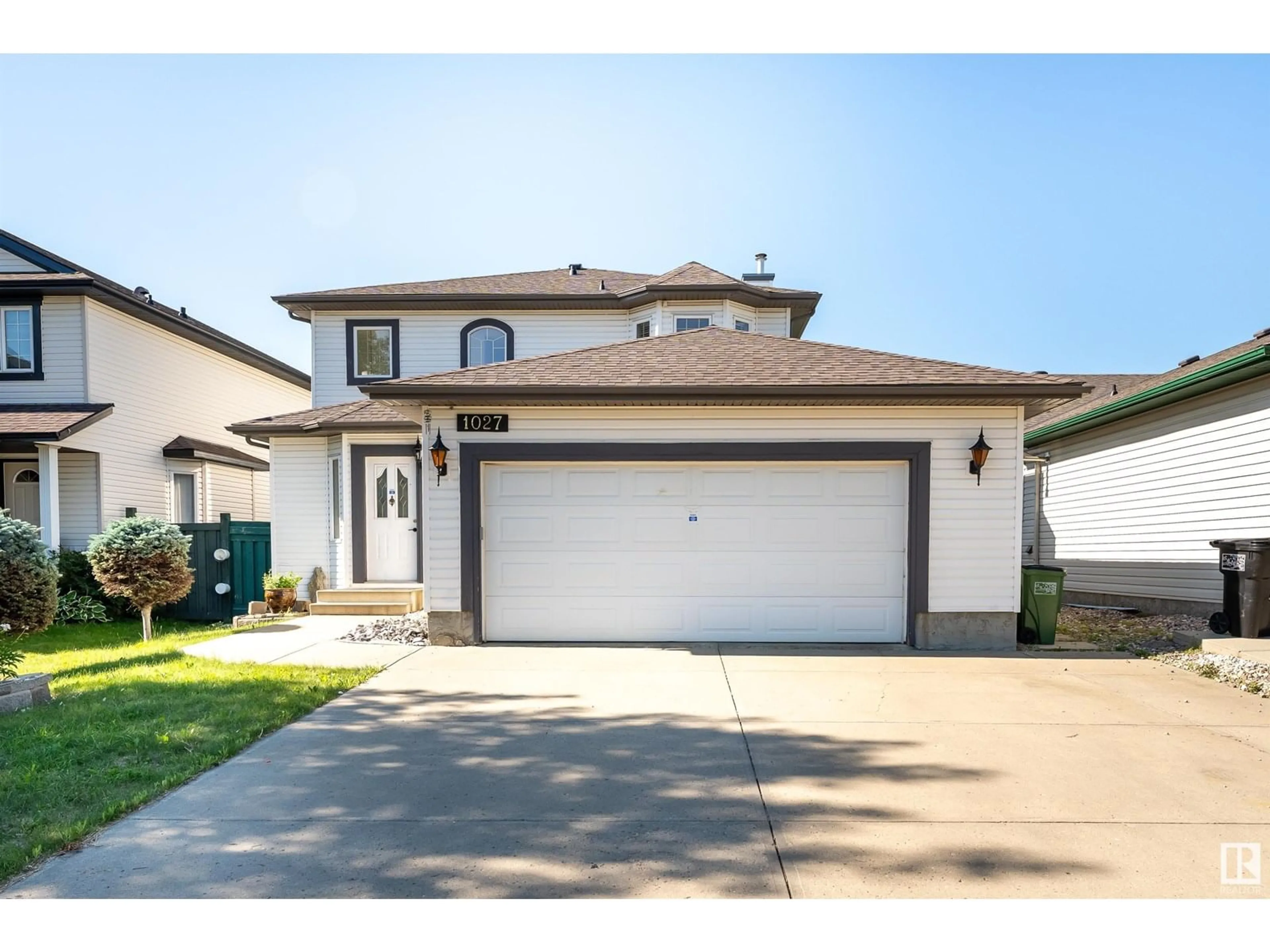 Home with vinyl exterior material, street for NW - 1027 GRAHAM CO, Edmonton Alberta T5T6L4