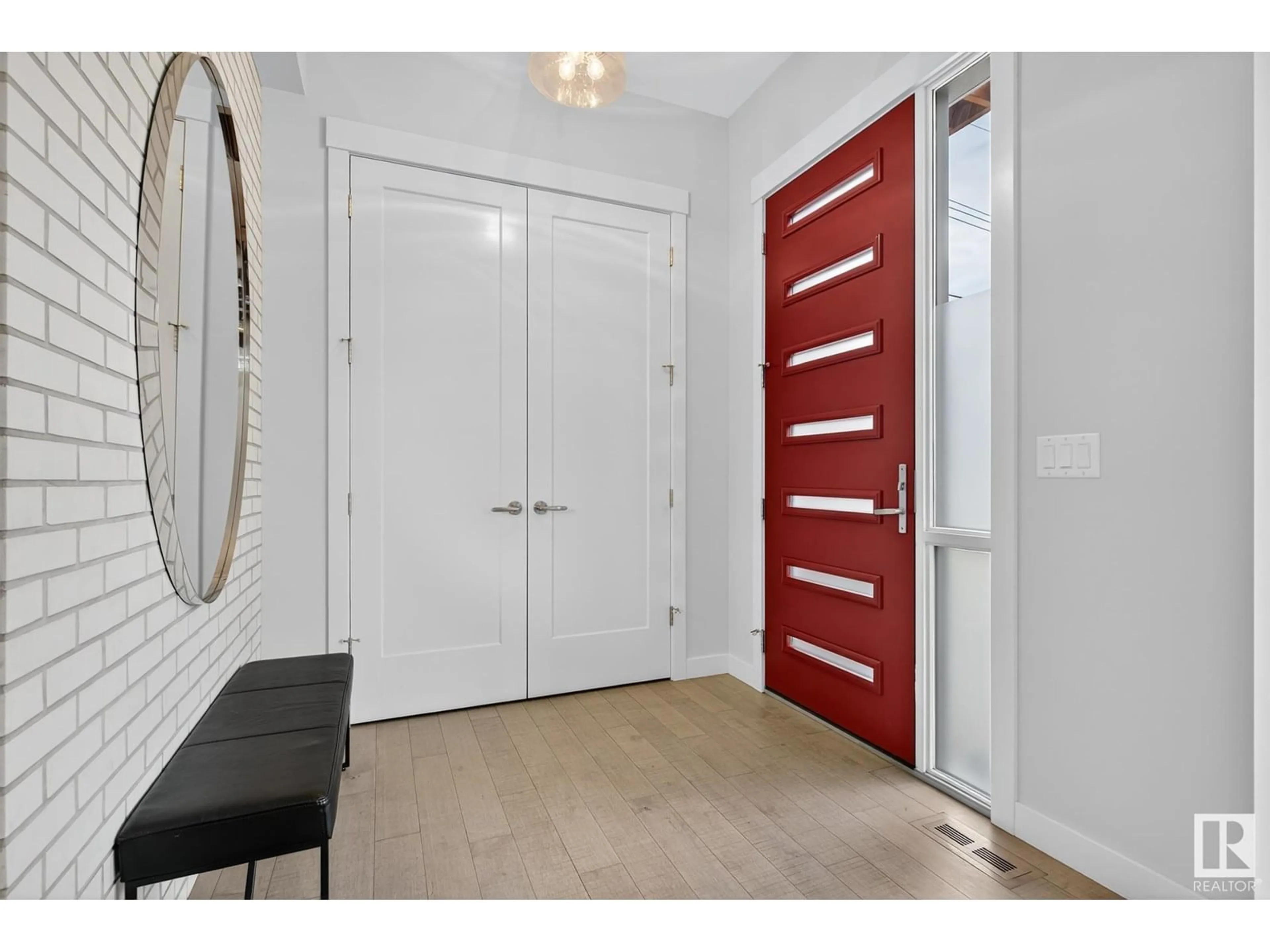 Indoor entryway for 7715 88 AV, Edmonton Alberta T6C1K7