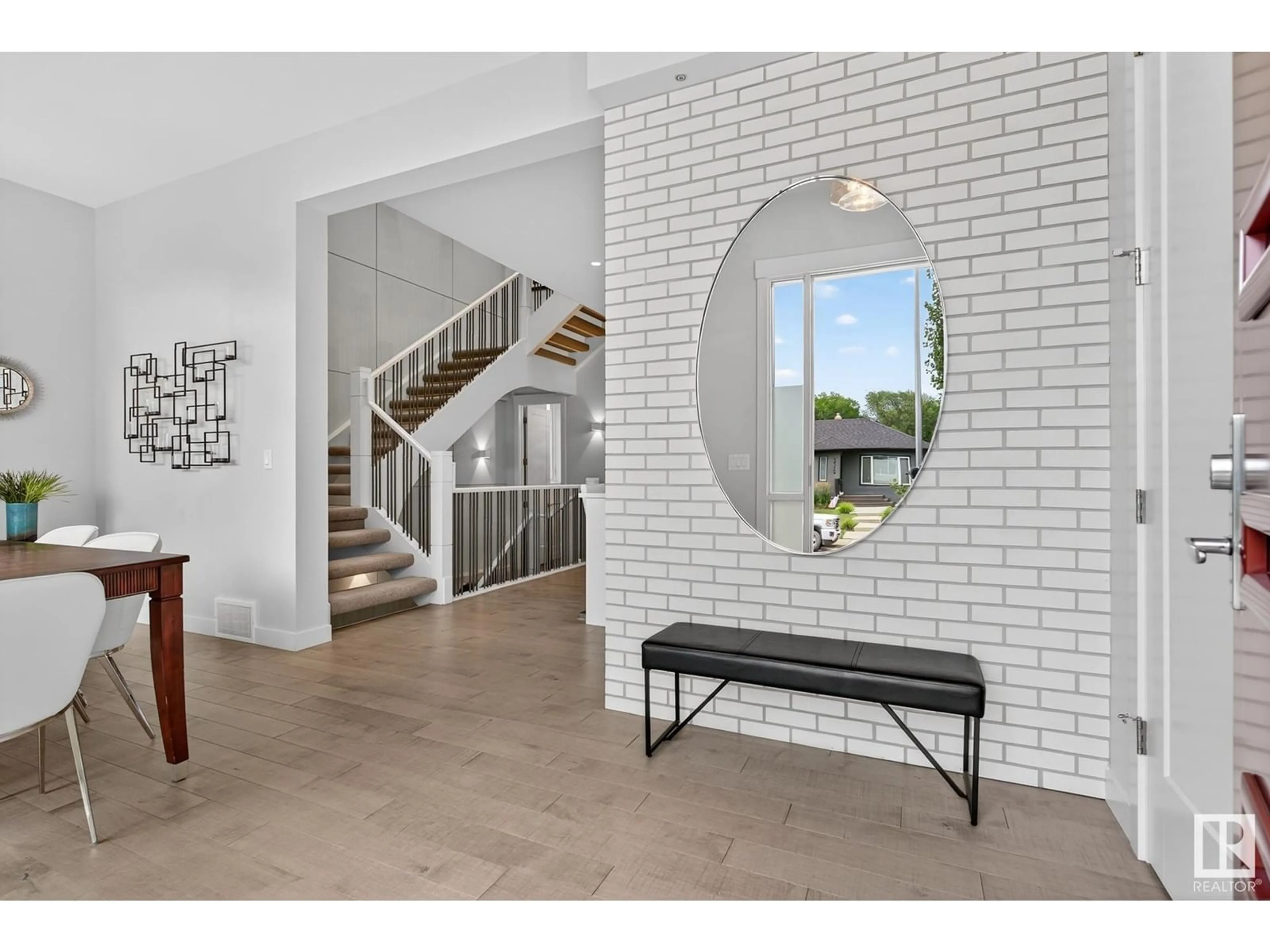 Indoor entryway for 7715 88 AV, Edmonton Alberta T6C1K7