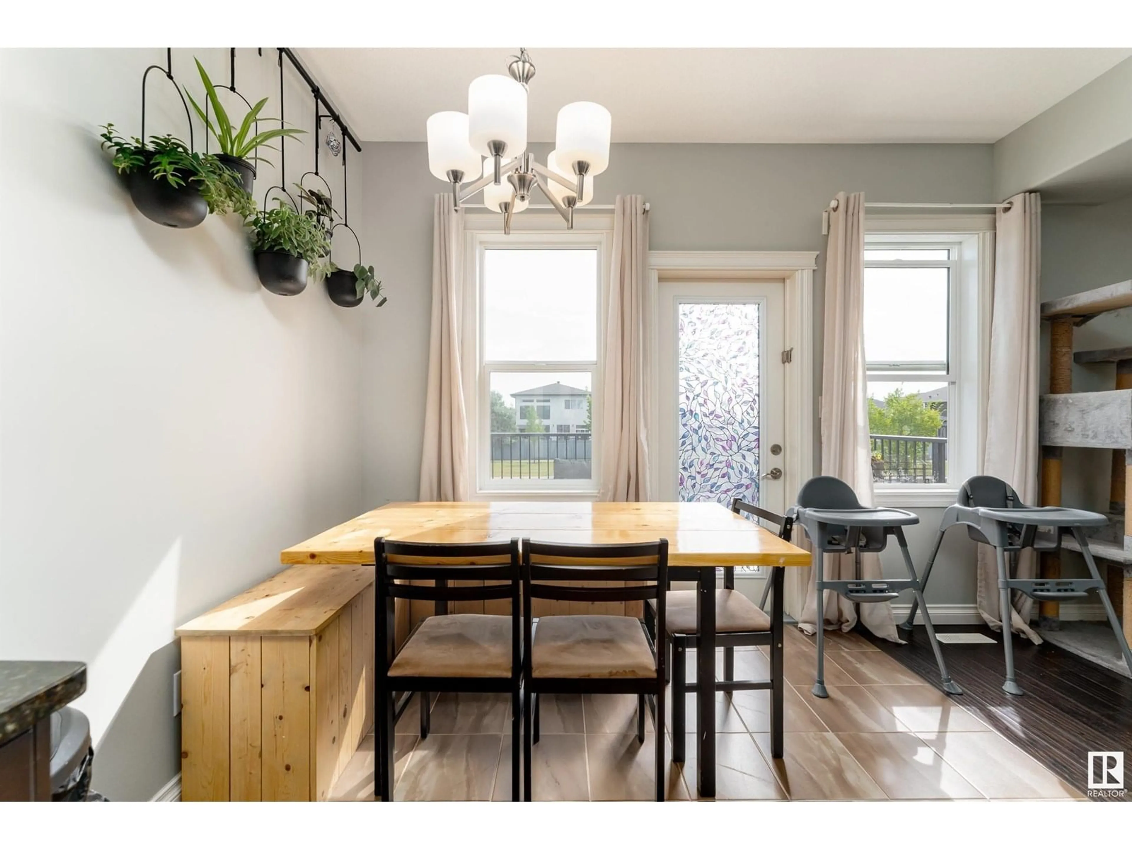 Dining room, wood/laminate floor for 39 RICHMOND LI, Fort Saskatchewan Alberta T8L0S2