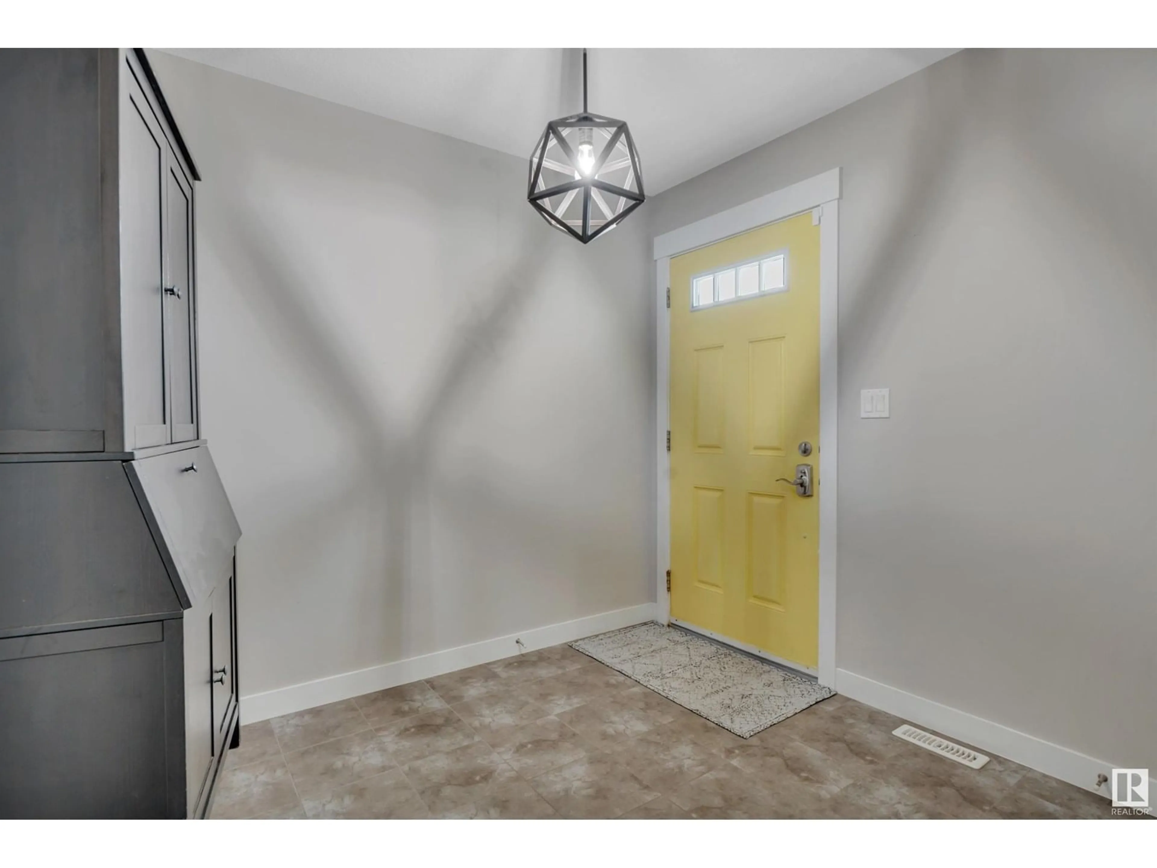Indoor entryway for 14 ROLSTON CL, Leduc Alberta T9E1G6