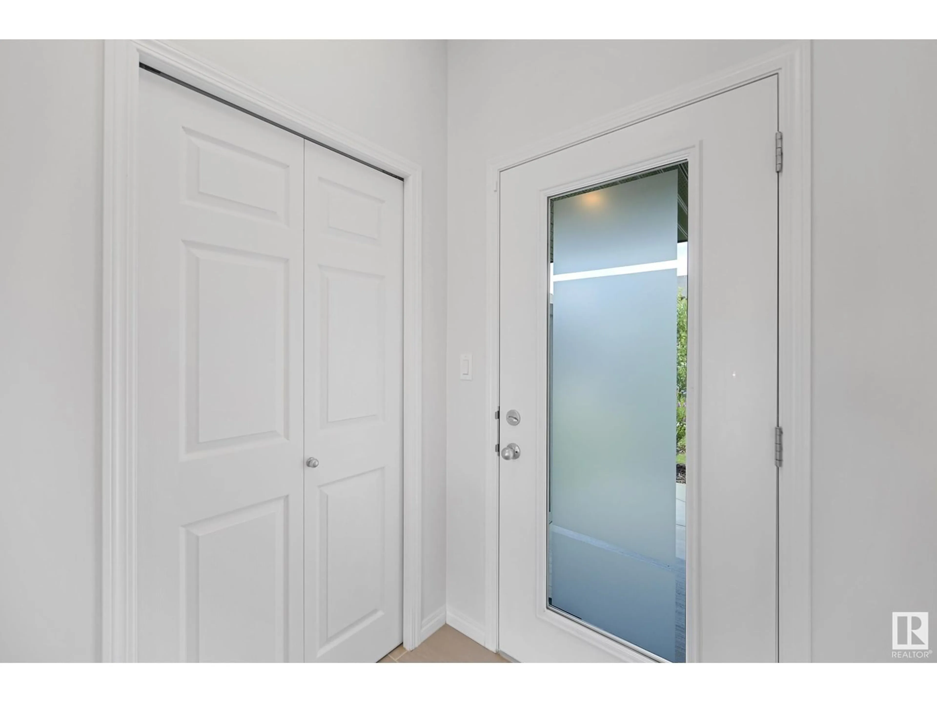 Indoor entryway for 2077 PRICE LANDING LD, Edmonton Alberta T6W3P8
