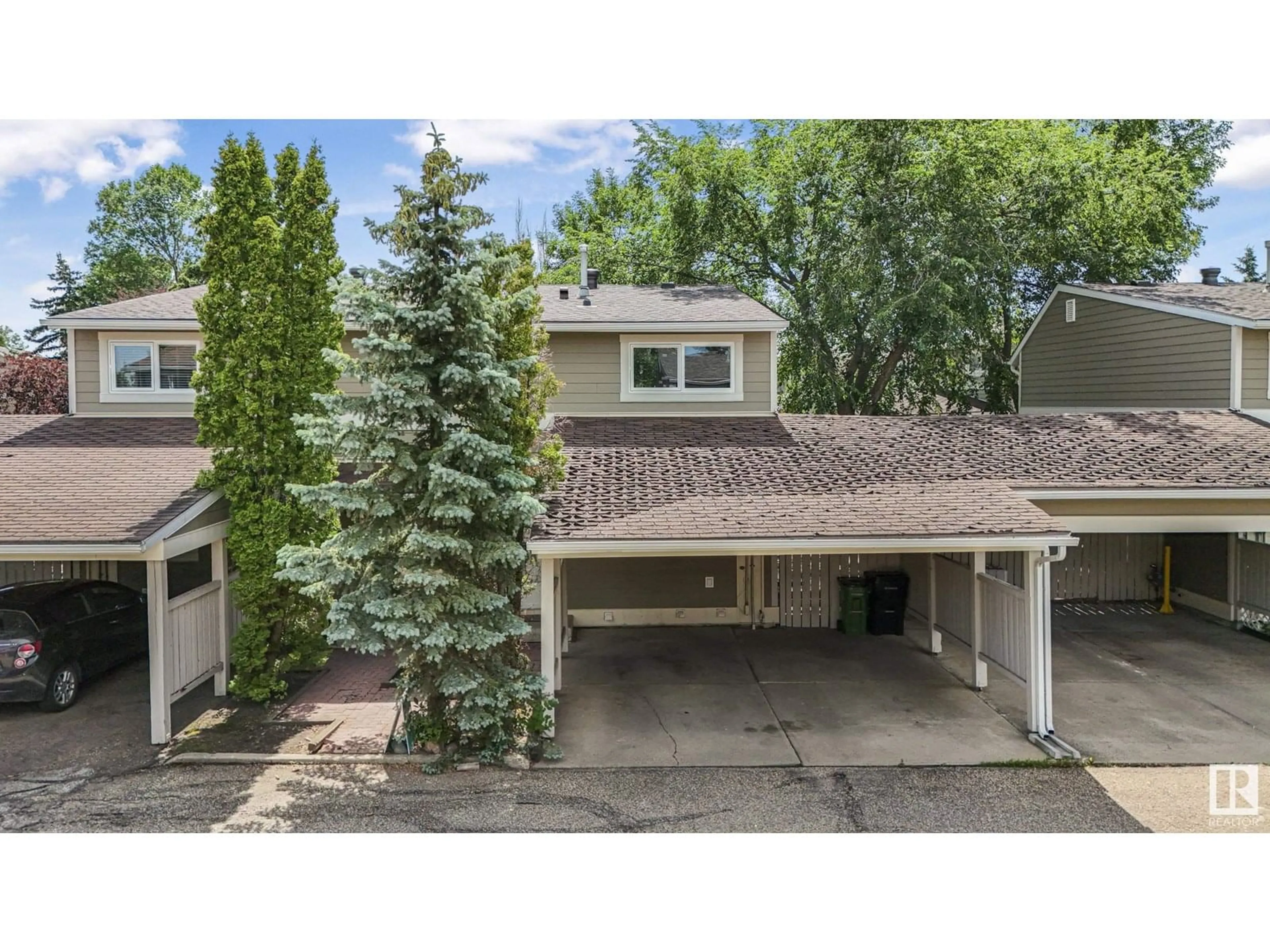 A pic from outside/outdoor area/front of a property/back of a property/a pic from drone, street for 7621 40 AV, Edmonton Alberta T6K1V5