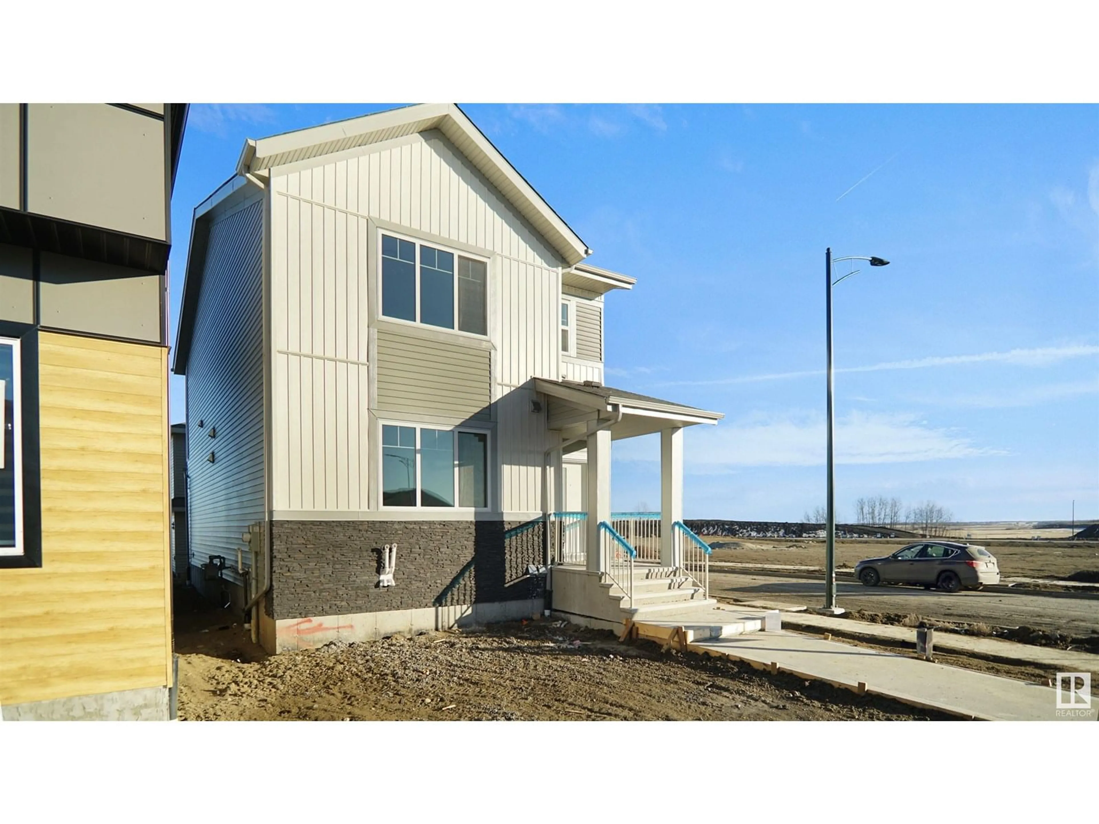 Home with vinyl exterior material, building for 703 MATTSON DR, Edmonton Alberta T6X3G3