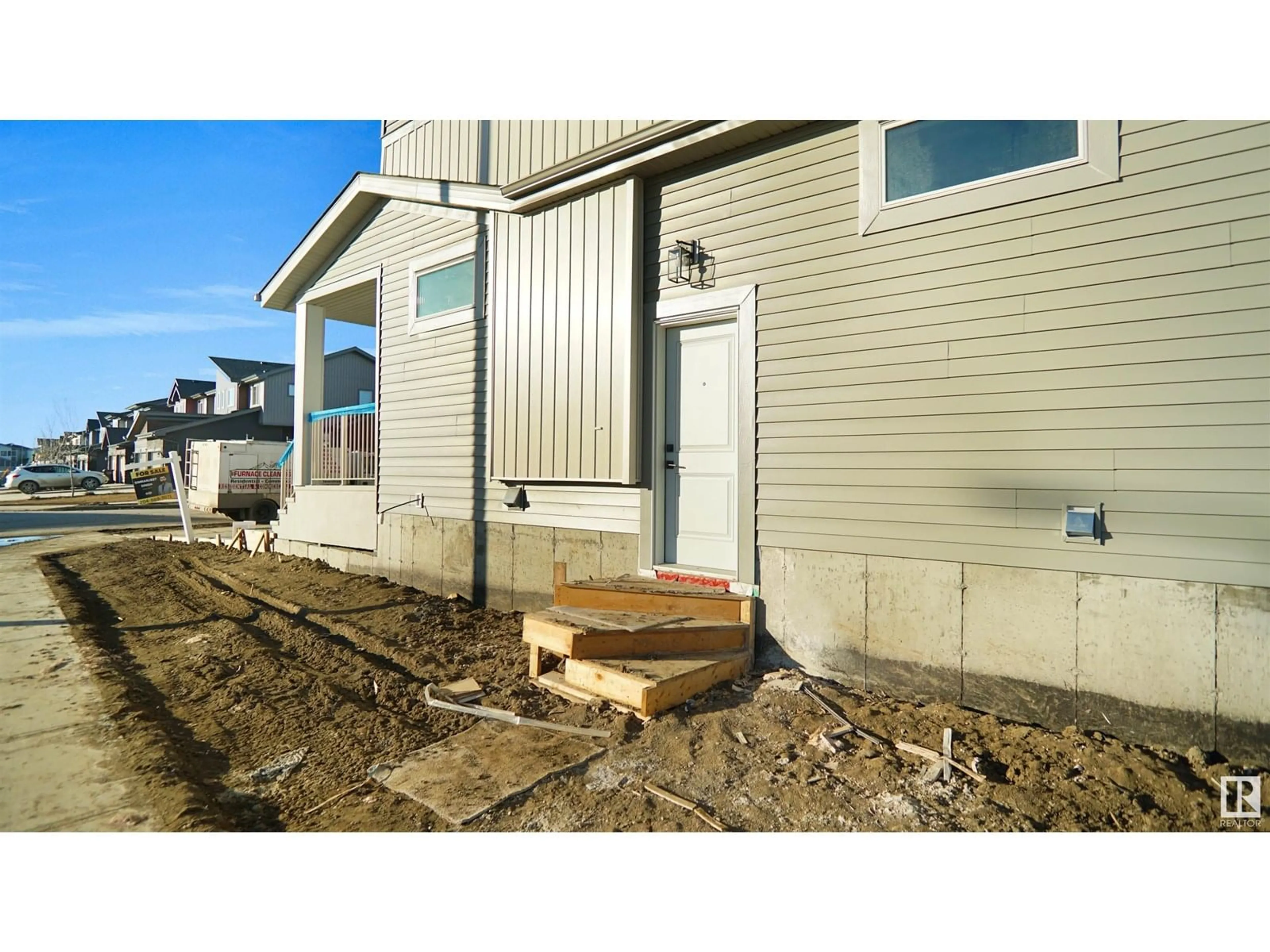 Home with vinyl exterior material, building for 703 MATTSON DR, Edmonton Alberta T6X3G3