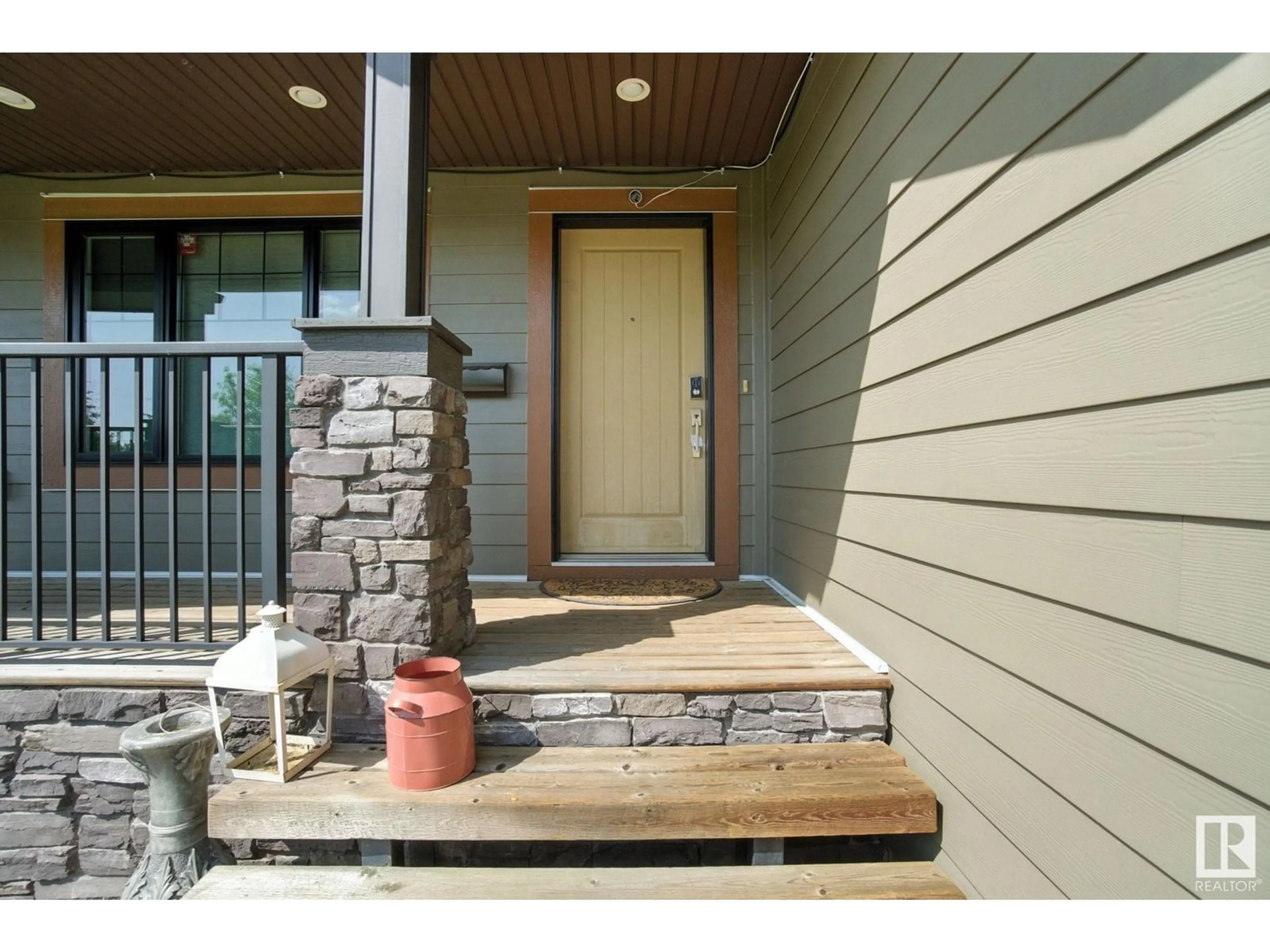 Indoor entryway for #2 - 52555 RGE ROAD 223, Rural Strathcona County Alberta T8A6M8
