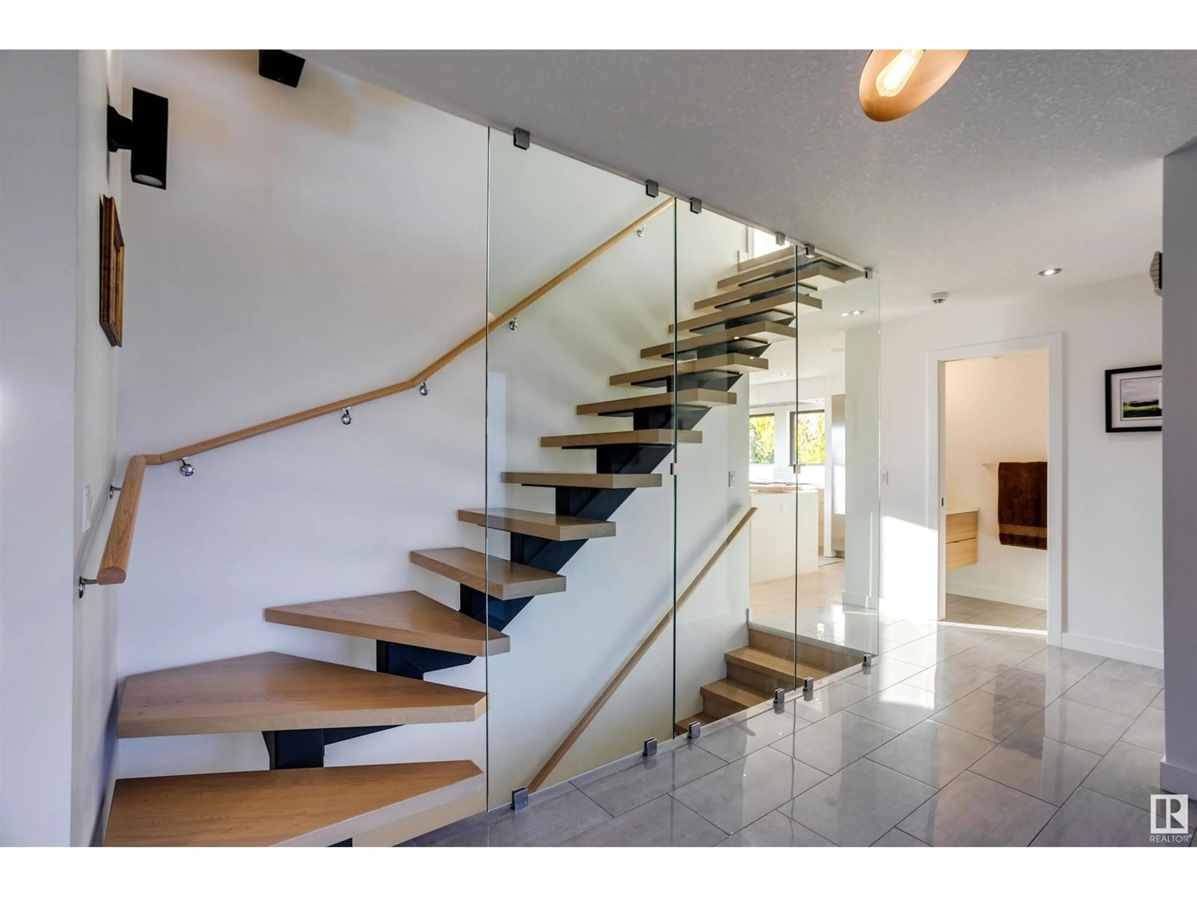 Stairs for 15309 RIO TERRACE DR, Edmonton Alberta T5R5M6