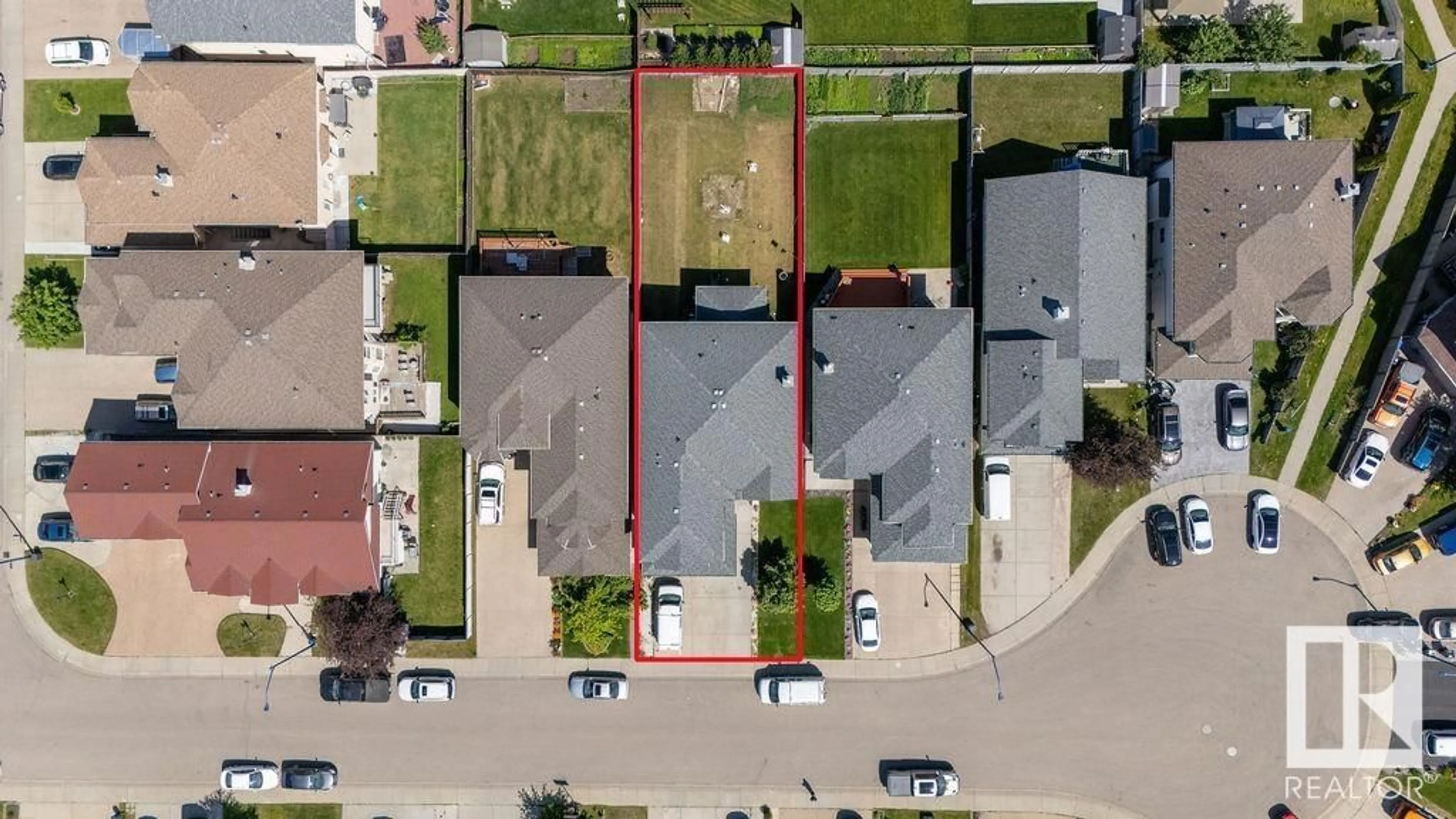 A pic from outside/outdoor area/front of a property/back of a property/a pic from drone, street for 6724 12 AV SW, Edmonton Alberta T6X1L2