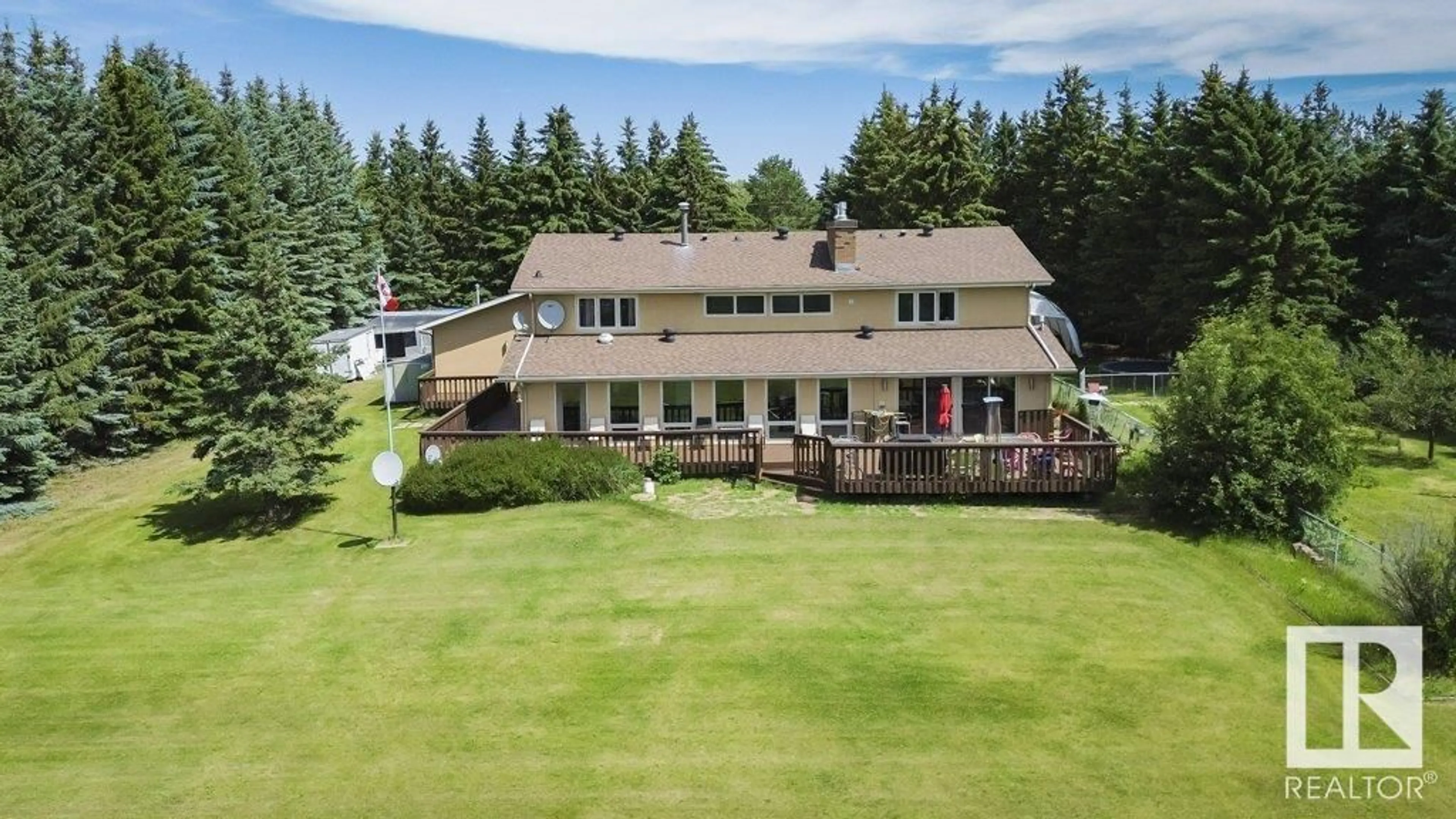 A pic from outside/outdoor area/front of a property/back of a property/a pic from drone, unknown for 53310 - 229 RGE ROAD 221, Rural Strathcona County Alberta T8E2L1