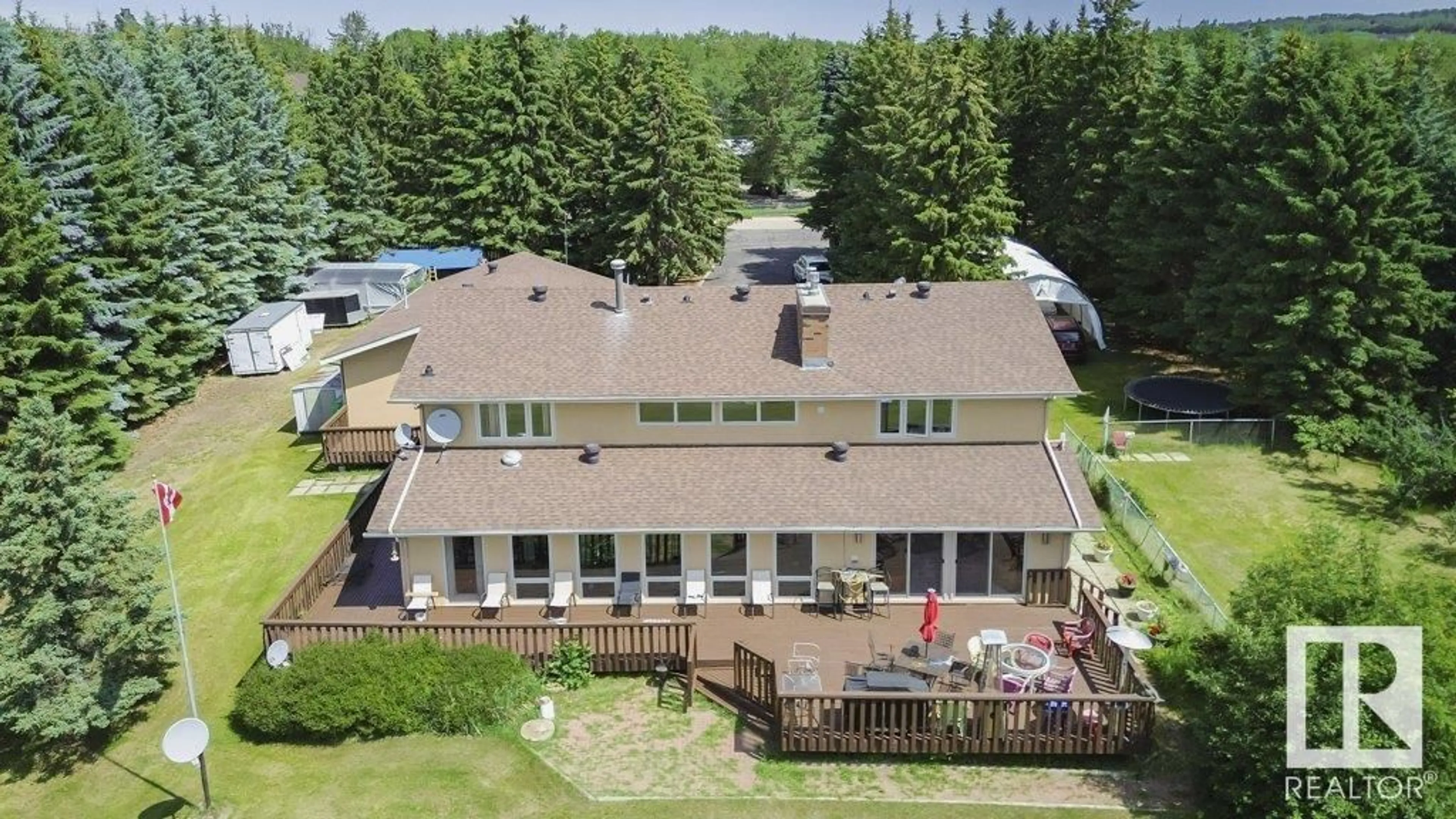 A pic from outside/outdoor area/front of a property/back of a property/a pic from drone, unknown for 53310 - 229 RGE ROAD 221, Rural Strathcona County Alberta T8E2L1