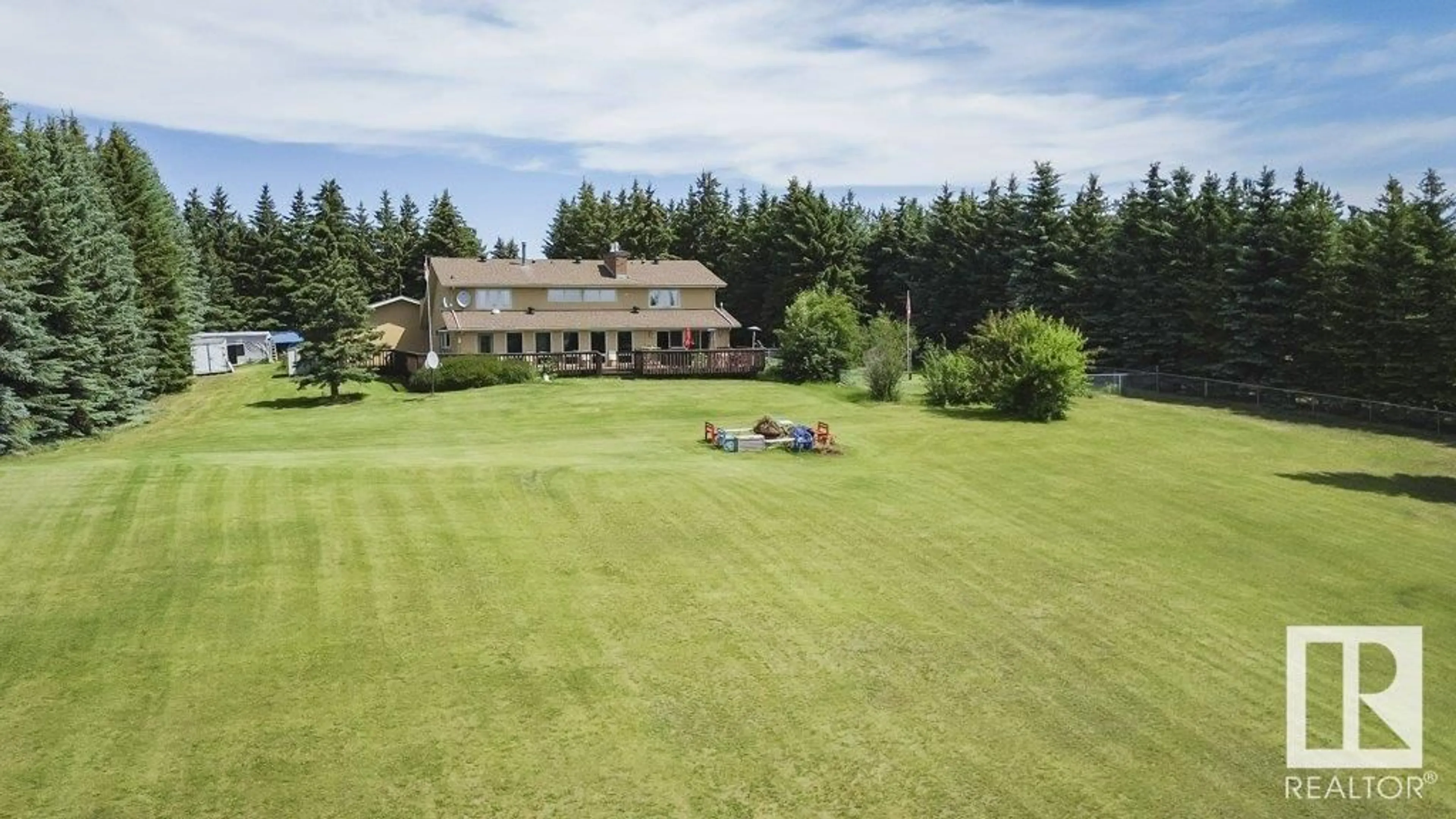 A pic from outside/outdoor area/front of a property/back of a property/a pic from drone, building for 53310 - 229 RGE ROAD 221, Rural Strathcona County Alberta T8E2L1
