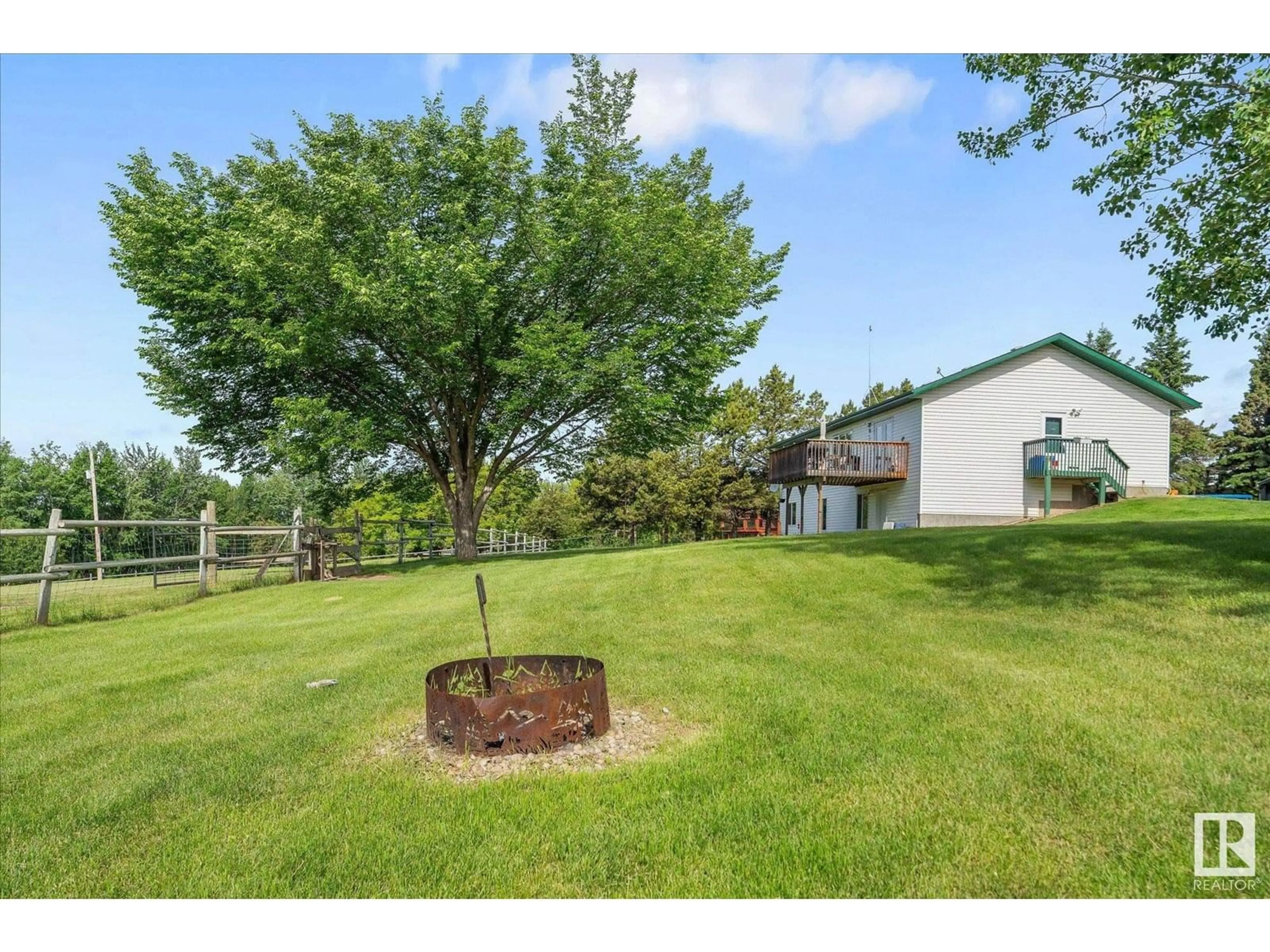 A pic from outside/outdoor area/front of a property/back of a property/a pic from drone, water/lake/river/ocean view for 5 RGE RD 14, Rural Parkland County Alberta T7Y0C2