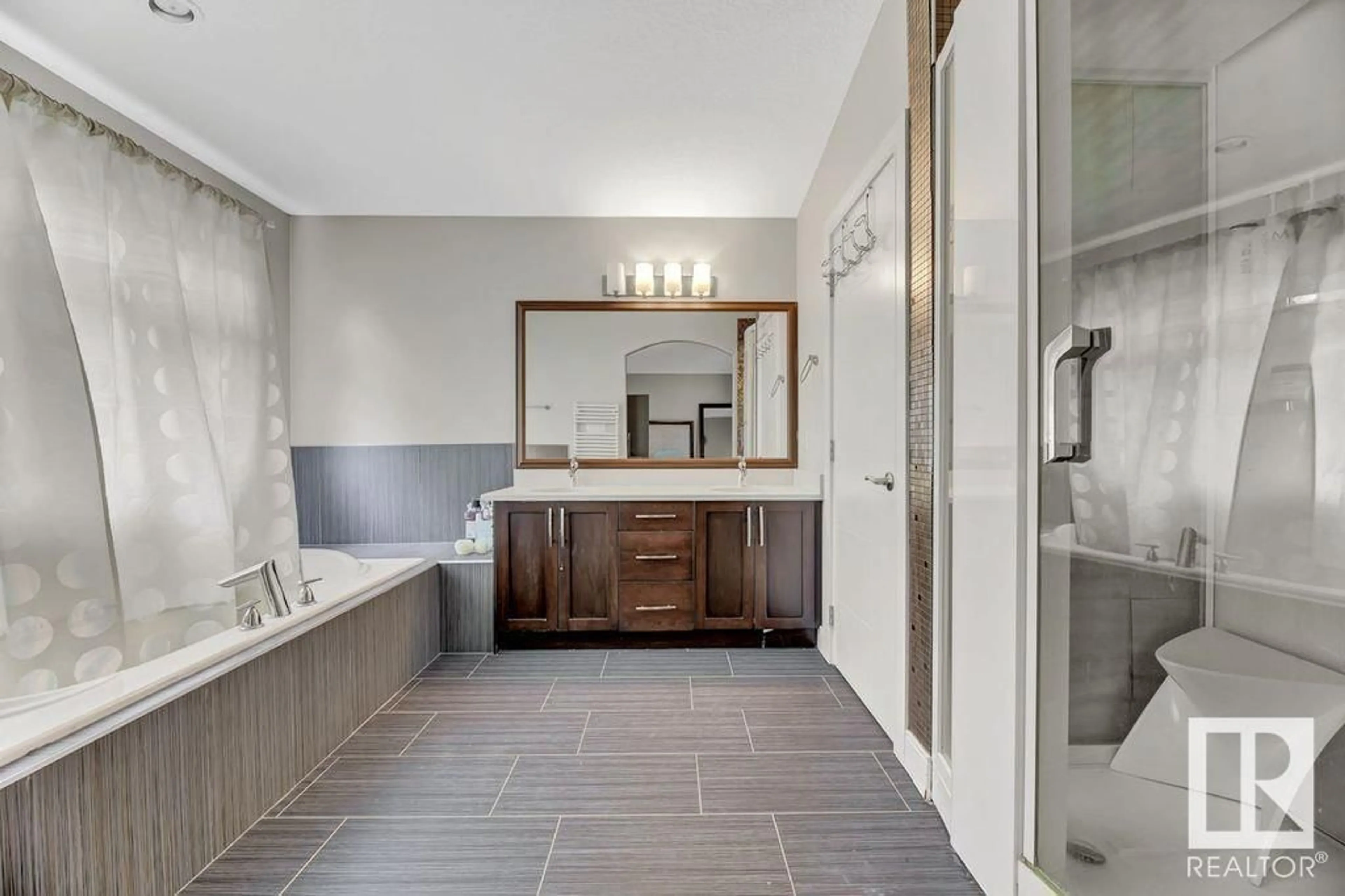 Contemporary bathroom, ceramic/tile floor for 10806 72 AV, Edmonton Alberta T6E1A3