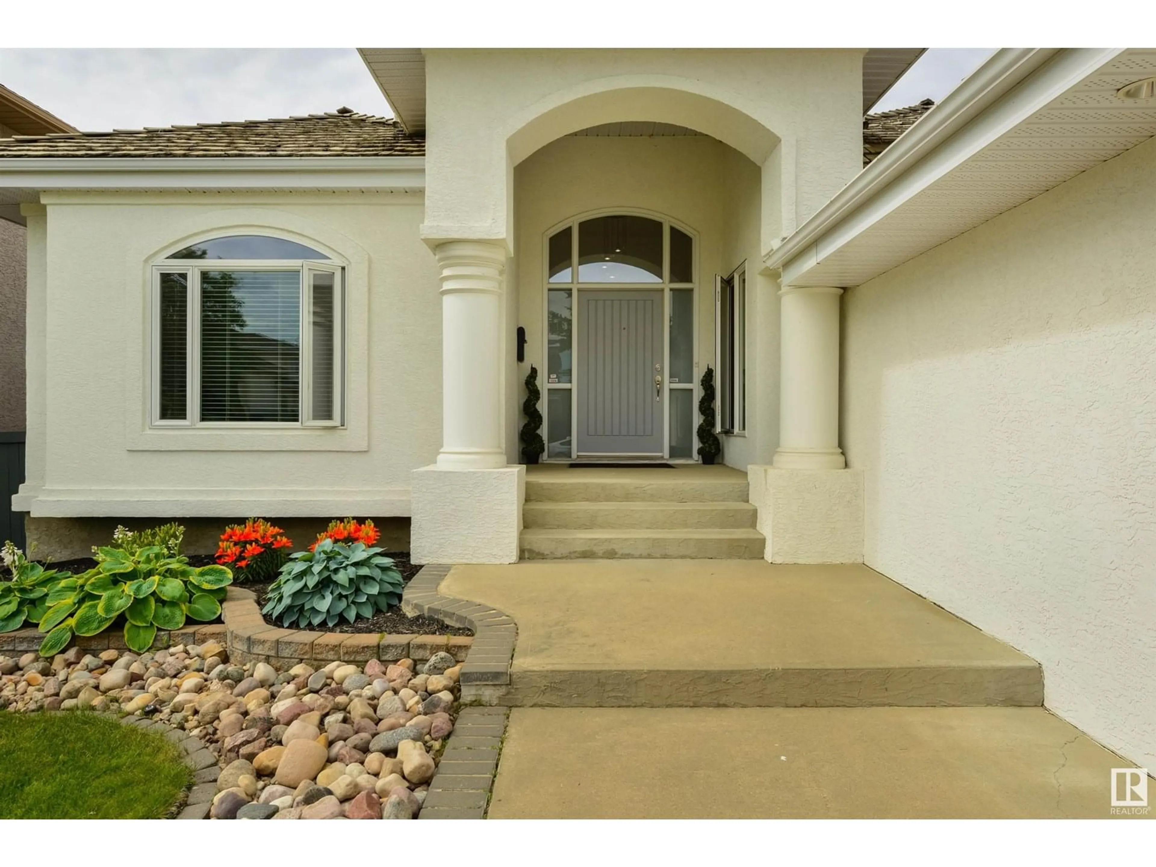 Indoor entryway for 972 WALLBRIDGE PL, Edmonton Alberta T6M2L7