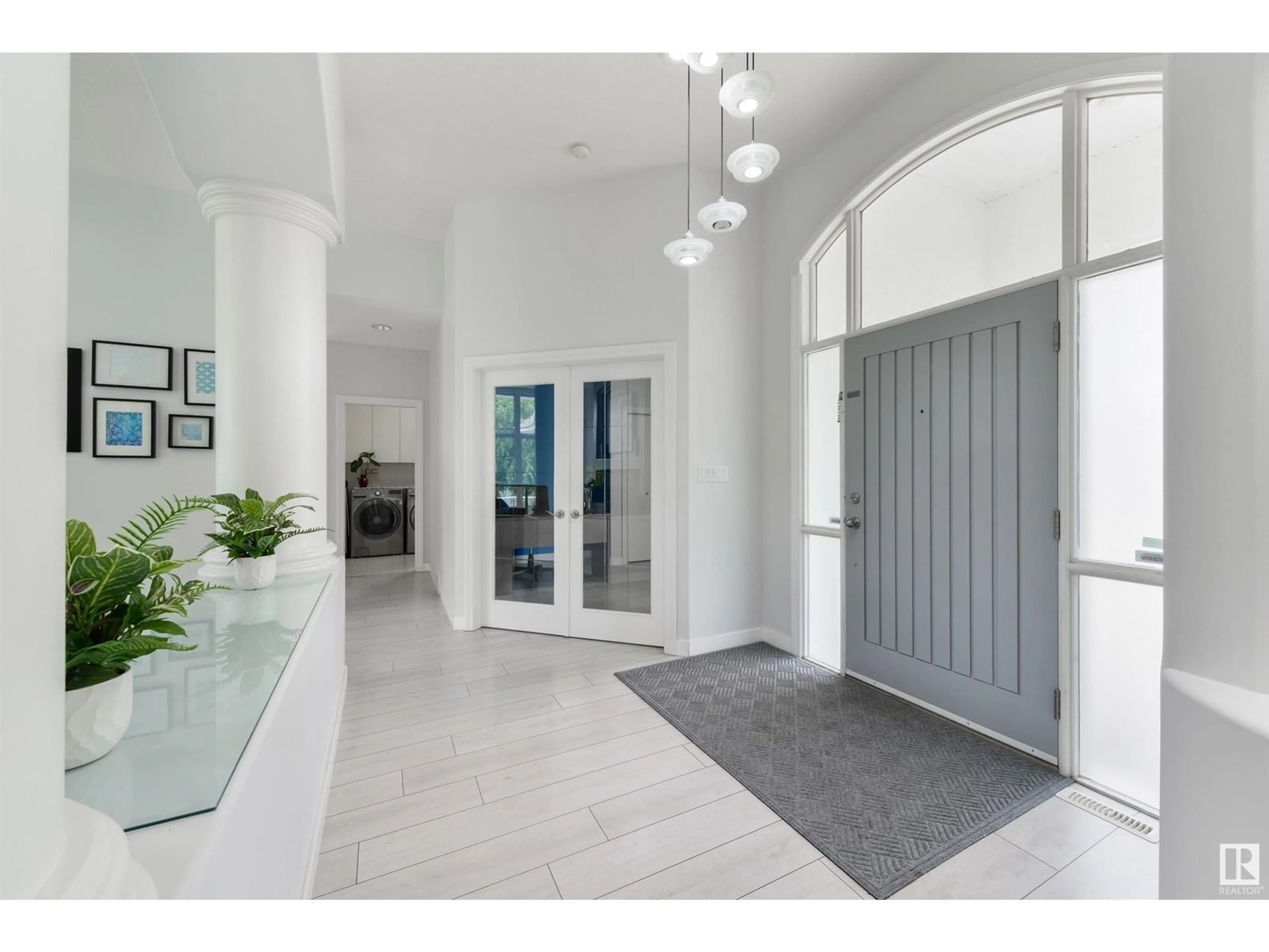 Indoor entryway for 972 WALLBRIDGE PL, Edmonton Alberta T6M2L7