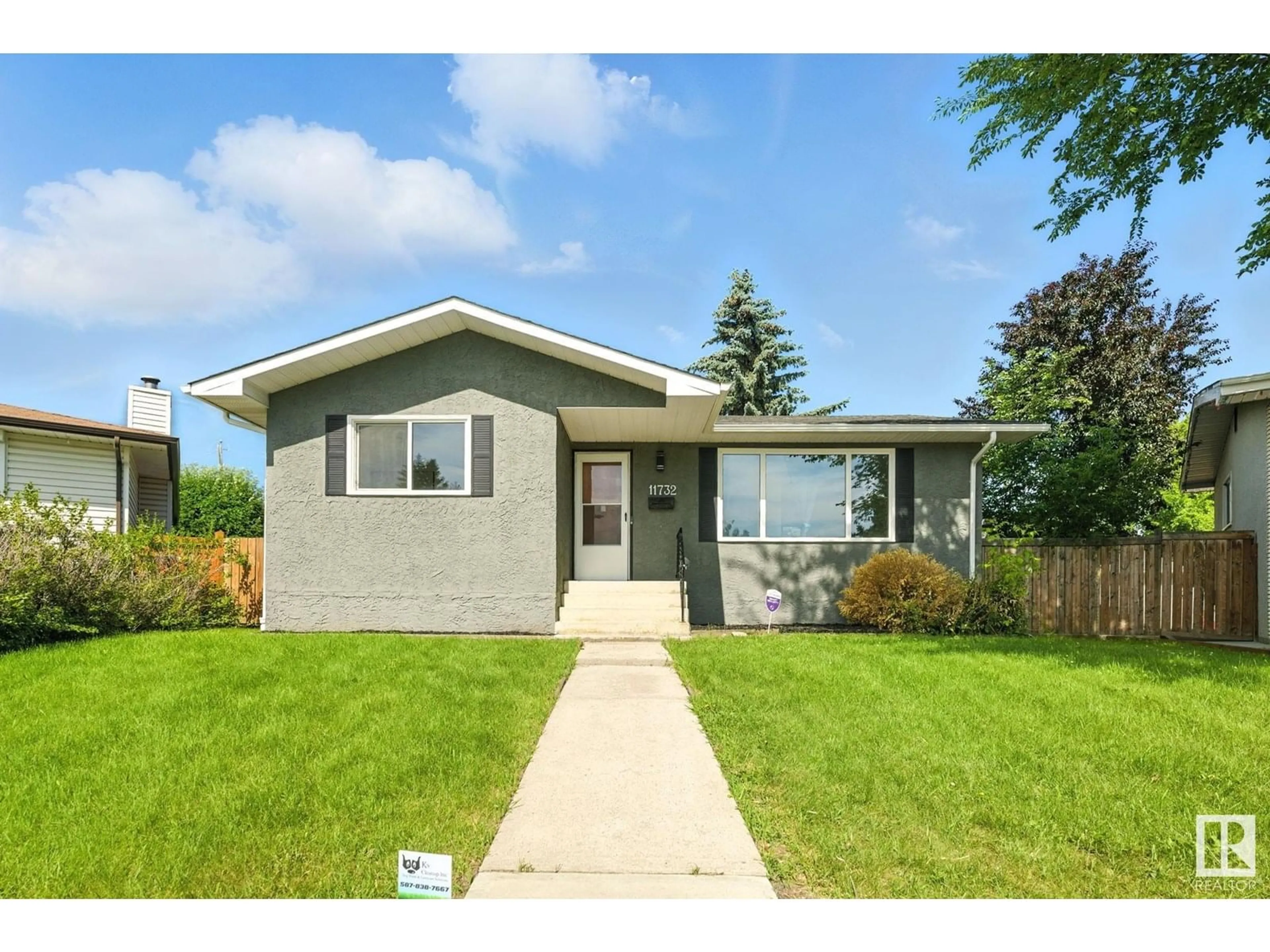 Home with vinyl exterior material, street for 11732 42 AVE, Edmonton Alberta T6J0W7