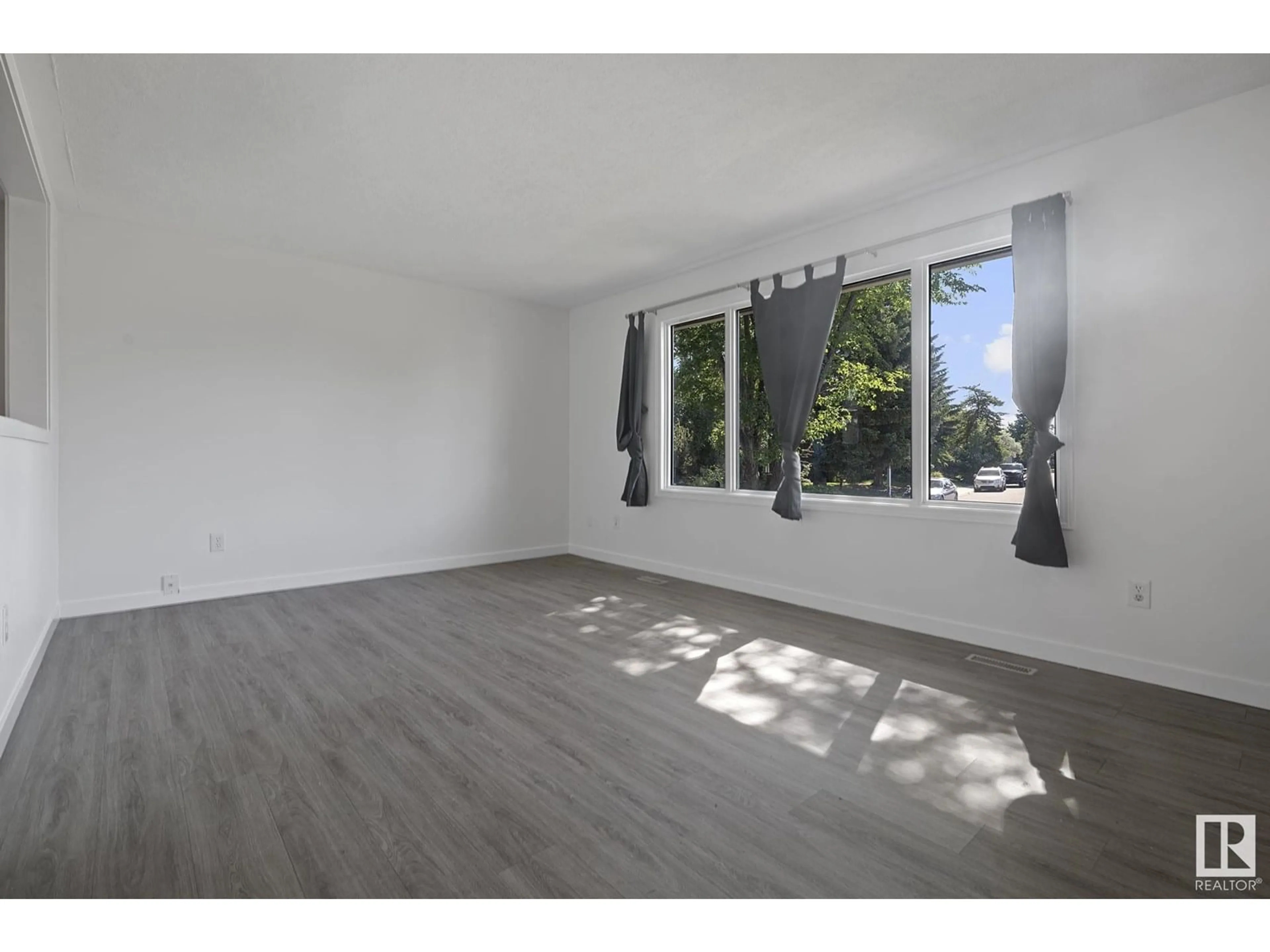A pic of a room for 11732 42 AVE, Edmonton Alberta T6J0W7