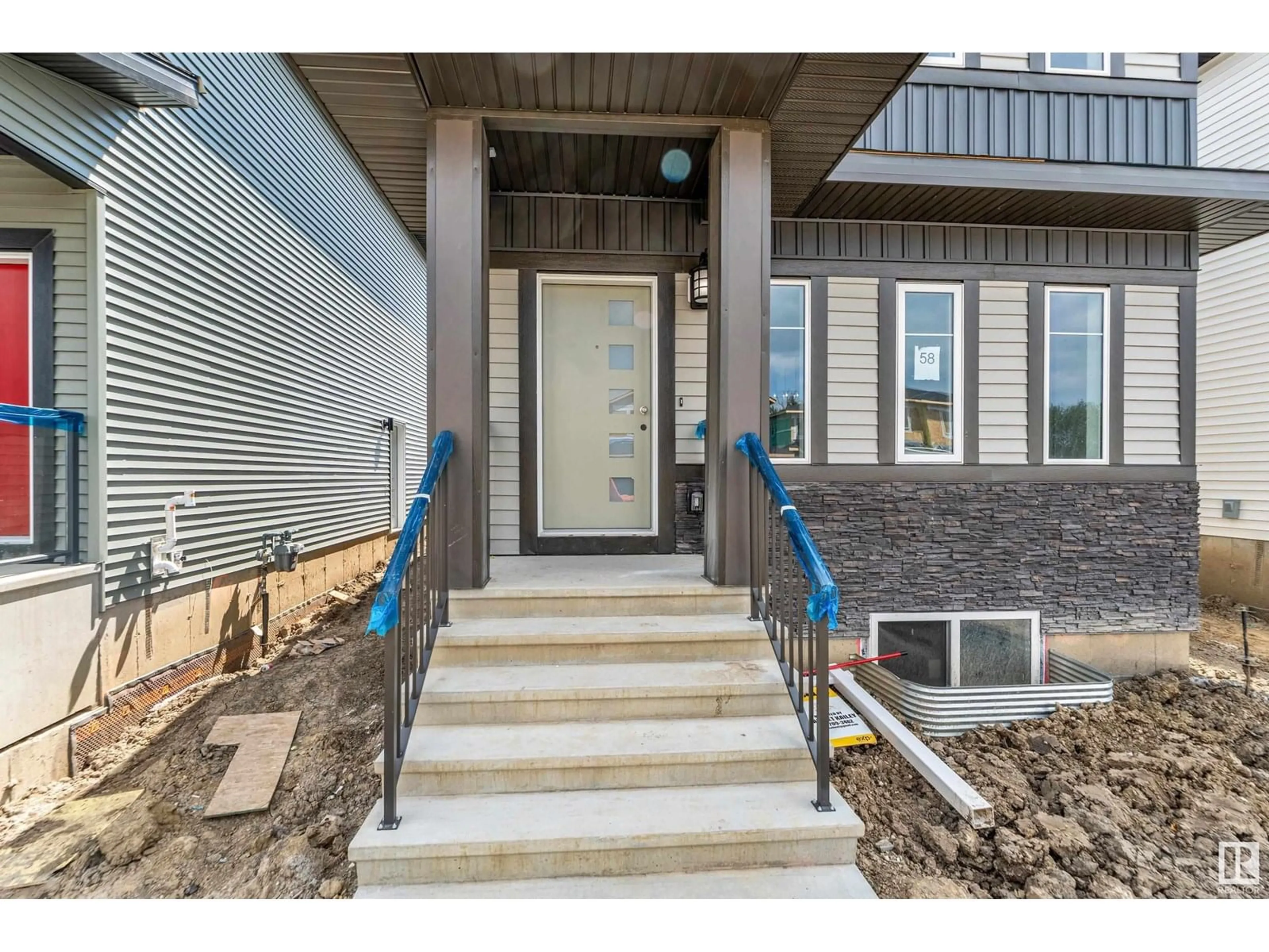 Indoor entryway for 58 PATRIOT WAY, Spruce Grove Alberta T7X2W6